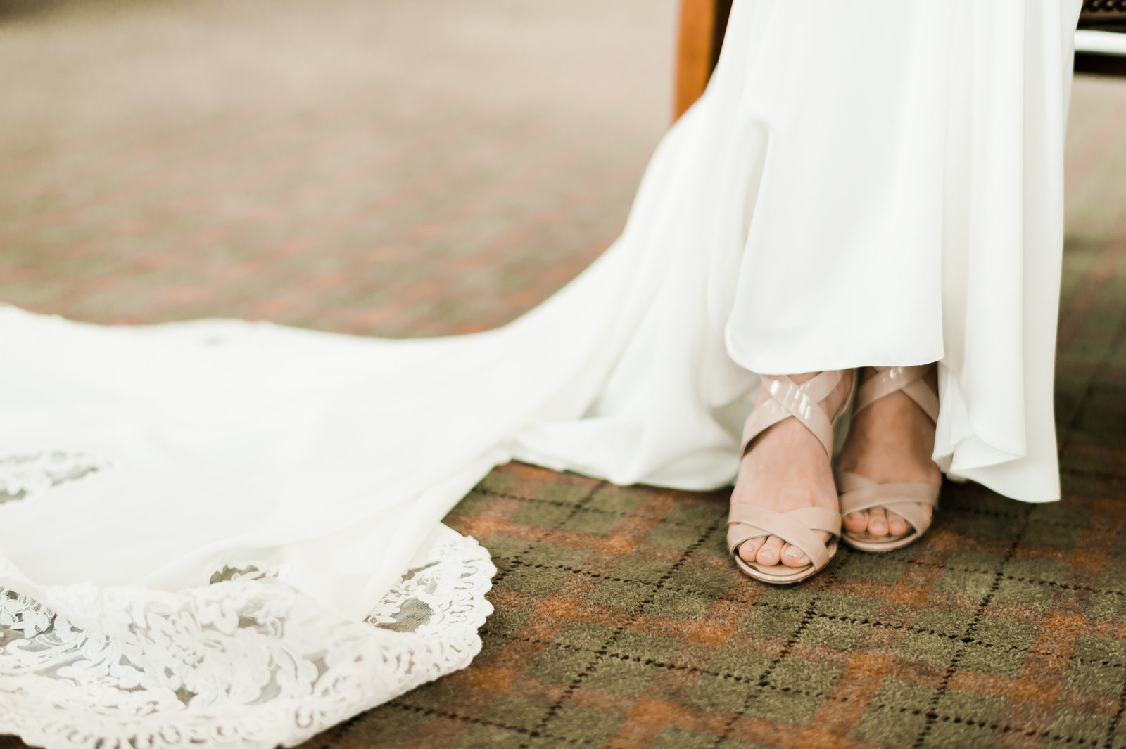 Two Rivers Country Club Classic Memorial Day Wedding by Elizabeth Friske Photography-14