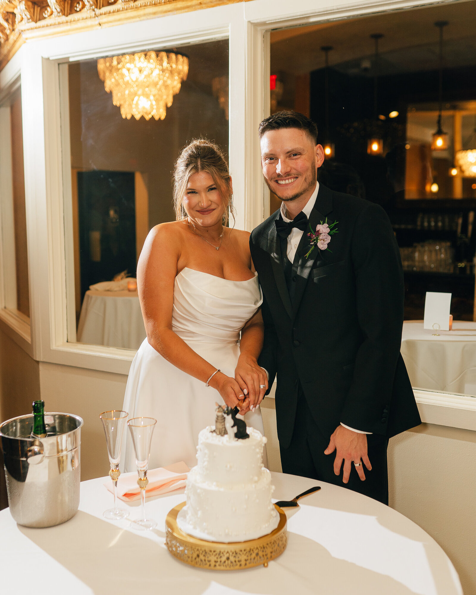 Corby Intercontinental Hotel Kansas City Wedding Plaza-208