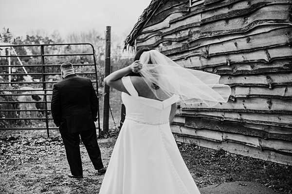 moody-first-look-wedding-zoo-windy-photographer