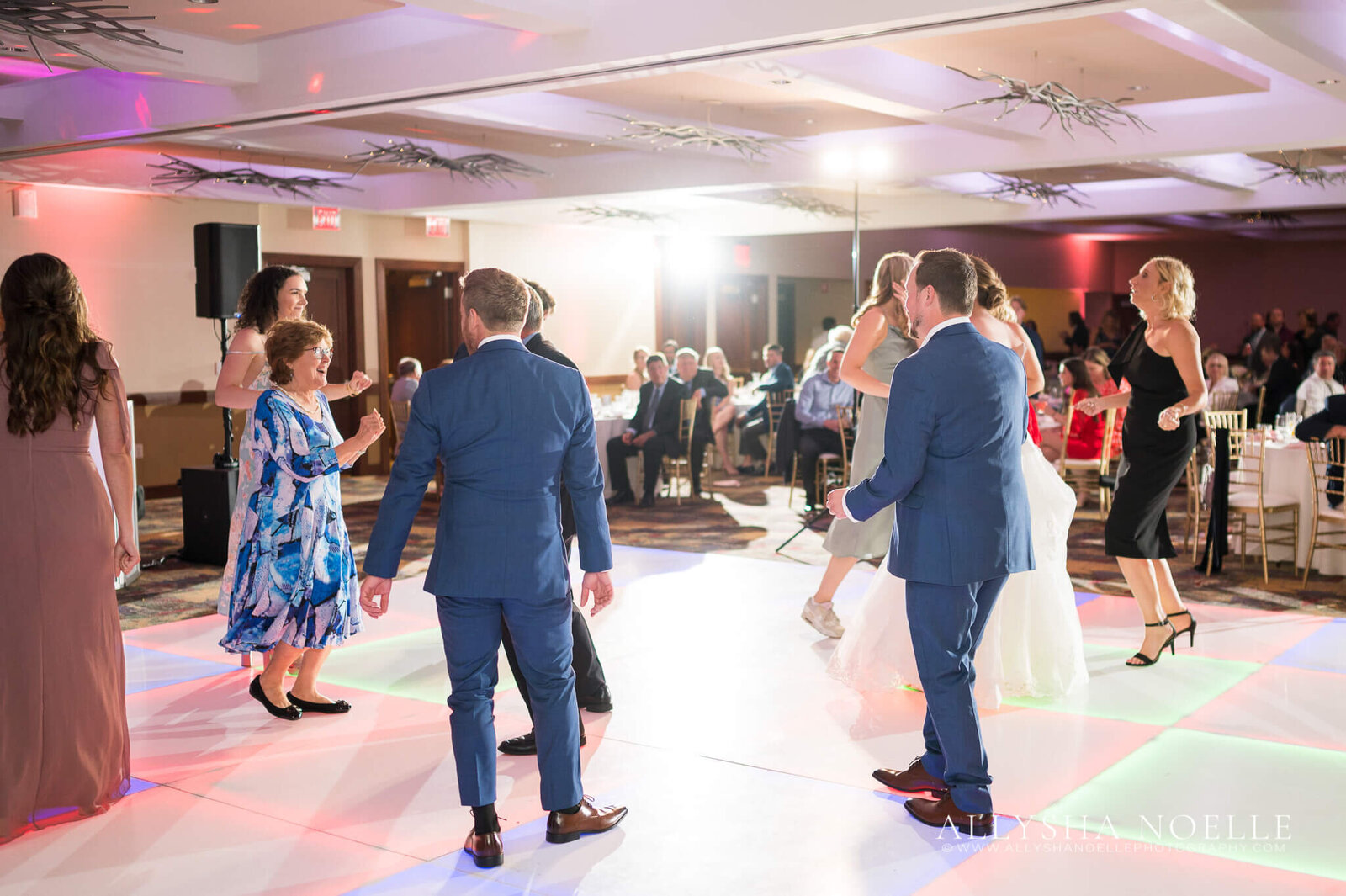 Wedding-at-River-Club-of-Mequon-930