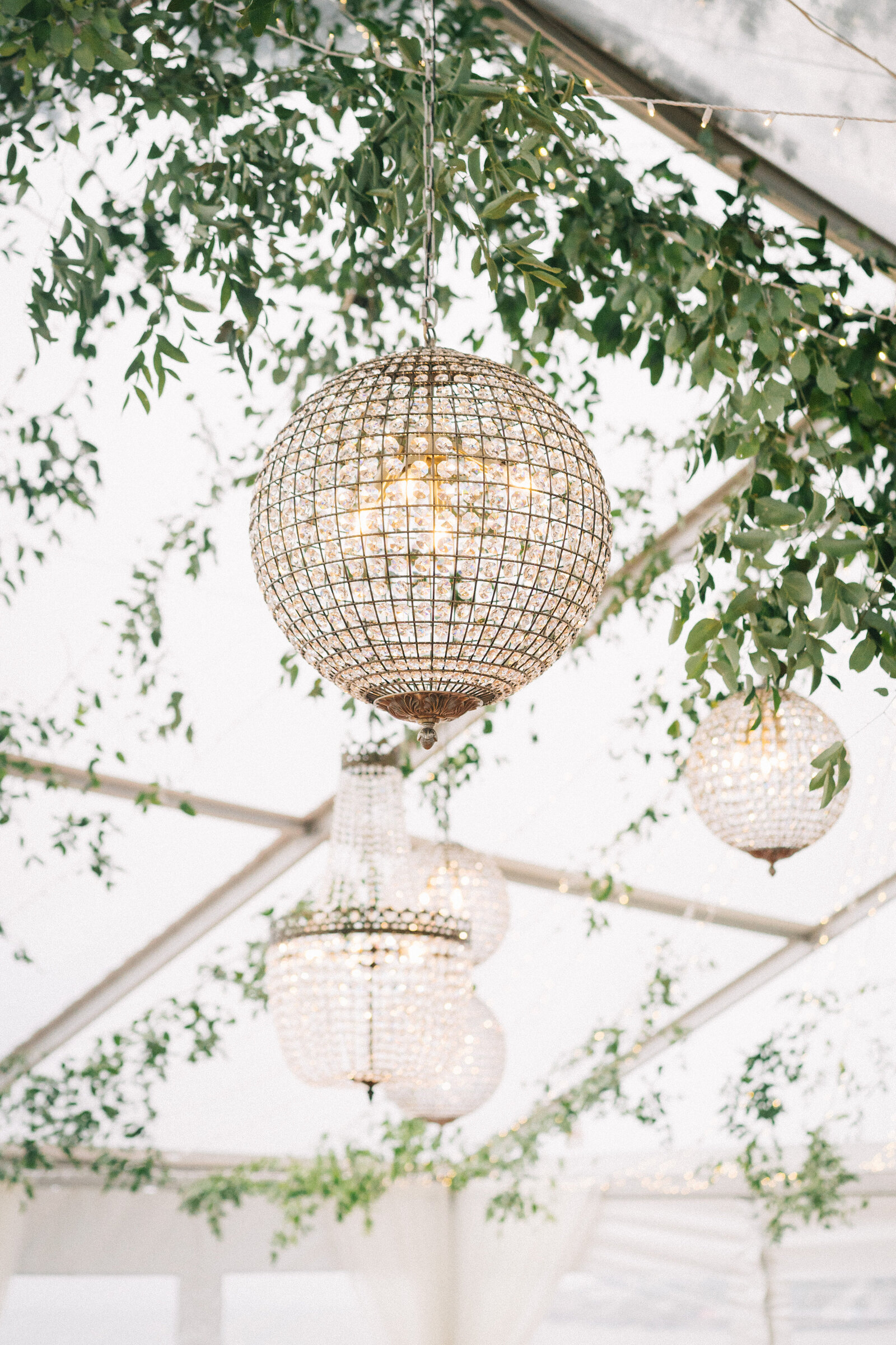 estate-tented-wedding-lighting-draping-chandelier-beth-zink-3