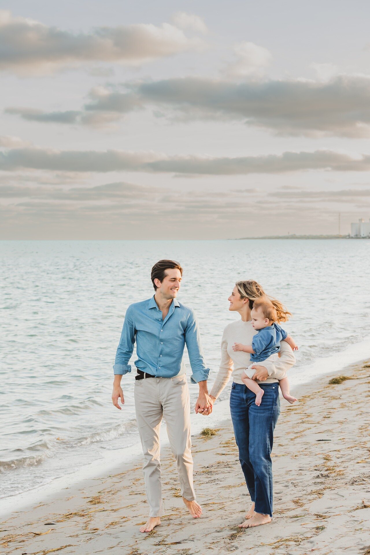 florida-family-on-beach