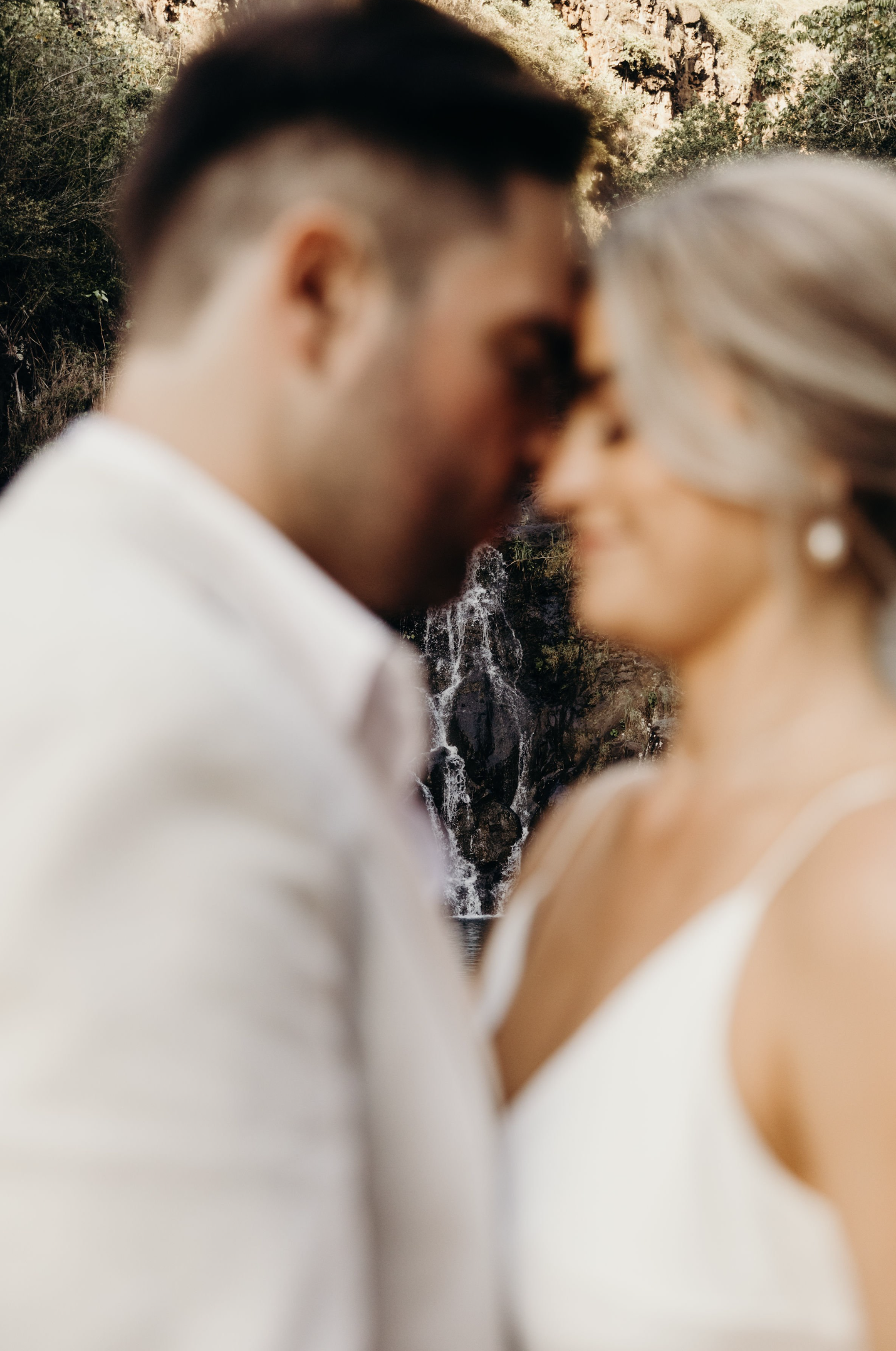 hawaii waterfall wedding
