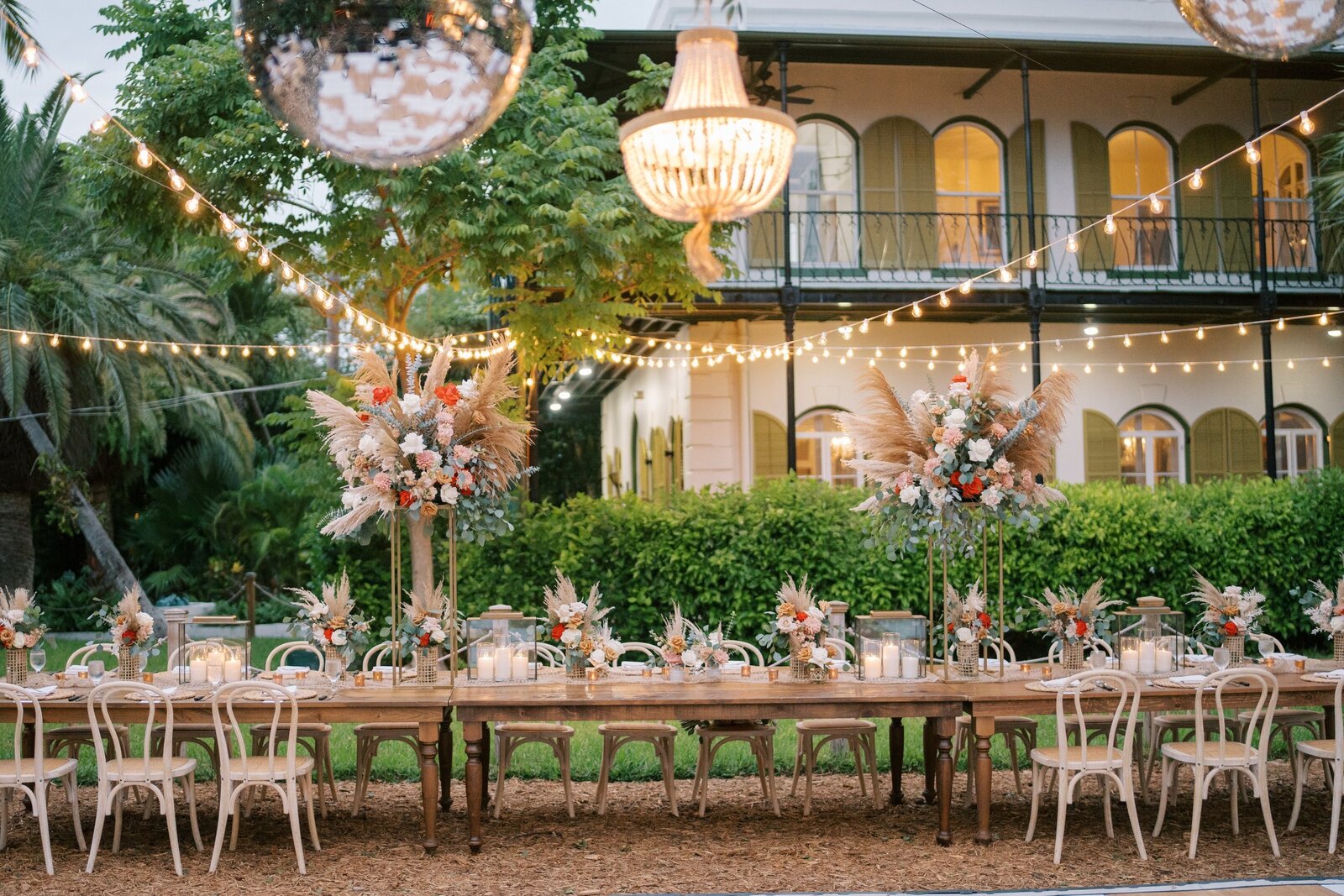 1+JORDAN+AND+DANIELE+-+HEMINGWAY+HOME+EVENTS+-+KEY+WEST+WEDDING+-+ISLAMORADA+WEDDINGS+-+FLORIDA+KEYS+WEDDING+PLANNER+-+WEDDING+INSPO+-+WEDDING+DECOR+-+KEY+WEST+WEDDING+PLANNER+-+DUARTE+FLORAL+DESIGN+2