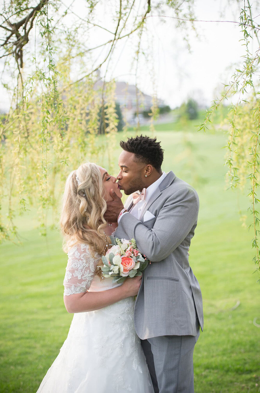 wedding couple kiss under willow tree