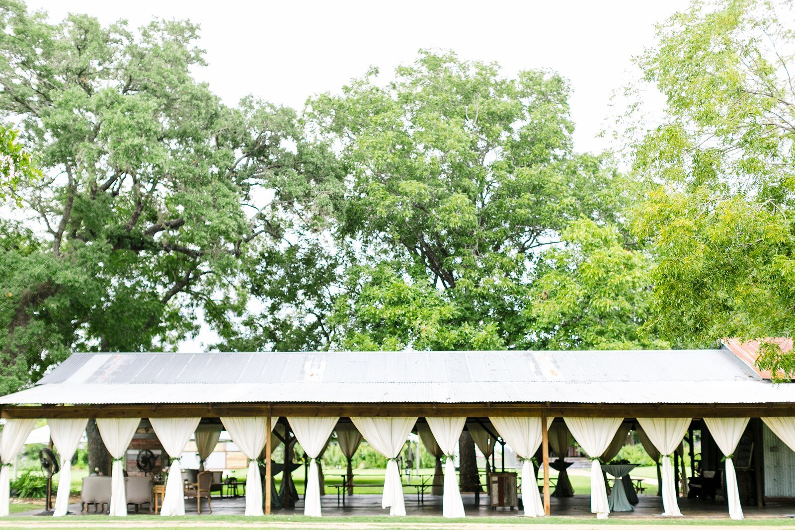 hill-country-wedding-venue-cocktail-reception
