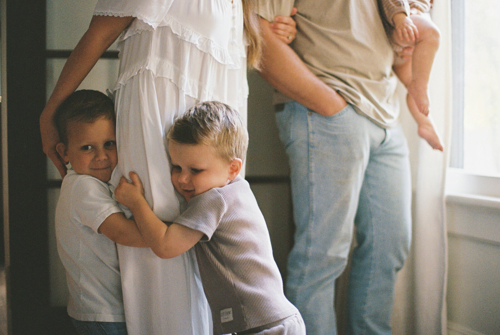 Birmingham Alabama family photographer outdoor natural light family session portraits.
