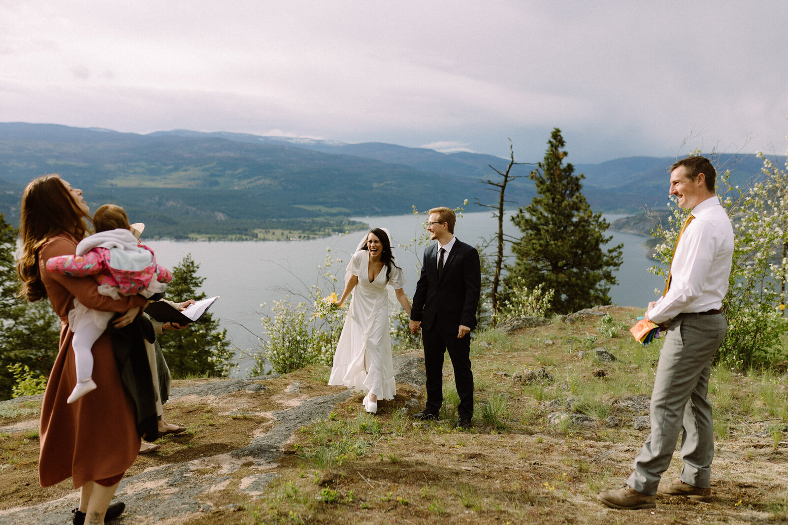 elopement in the trails by sparkling hill in vernon