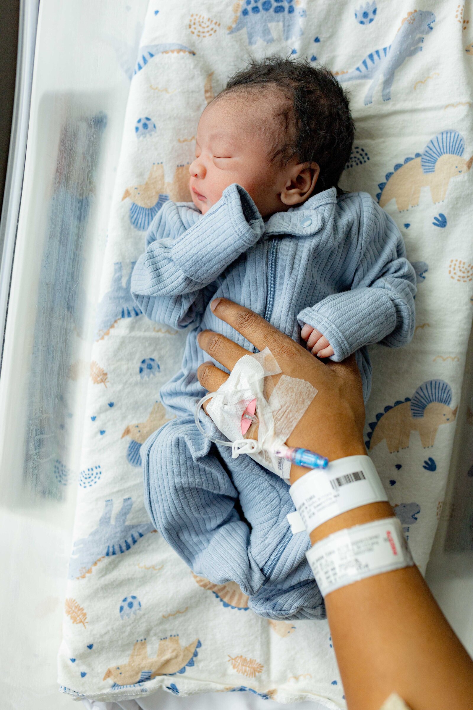 Fresh-48-hospital-newborn_Sayre-Briele-Photography-LLC-Savasha-Lloyd-17