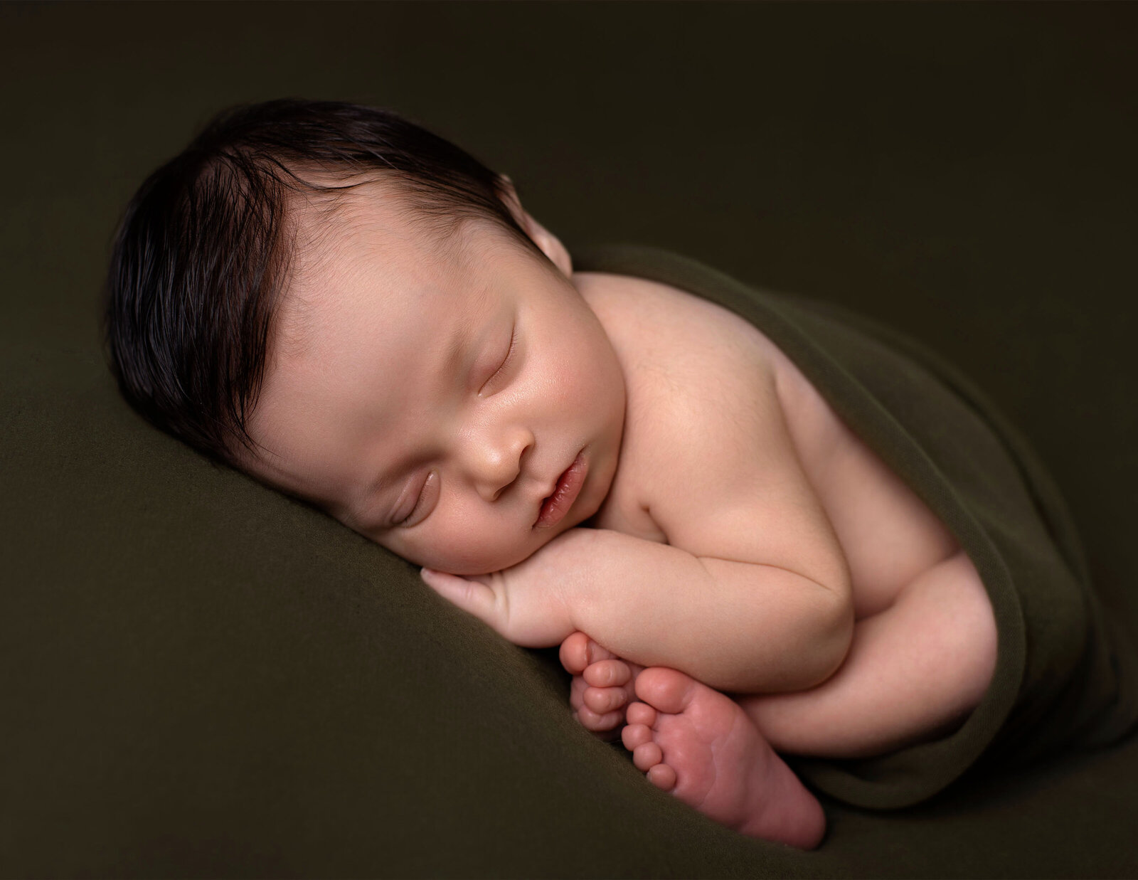 olive green newborn photo taco womb pose