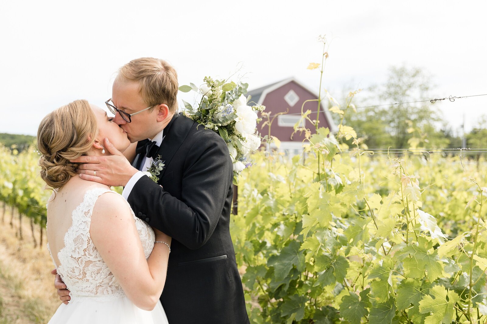 The Barns Cave Springs Vineyard Wedding - Dylan and Sandra Photography - 0598