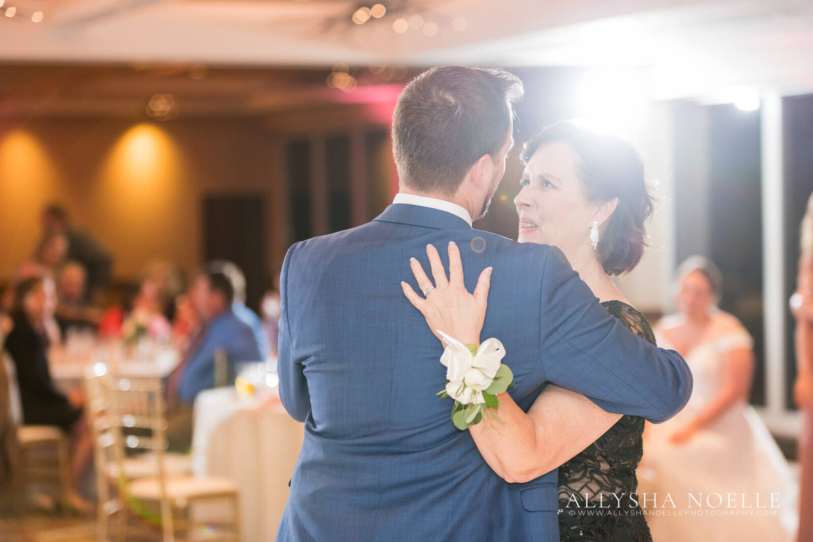 Wedding-at-River-Club-of-Mequon-863