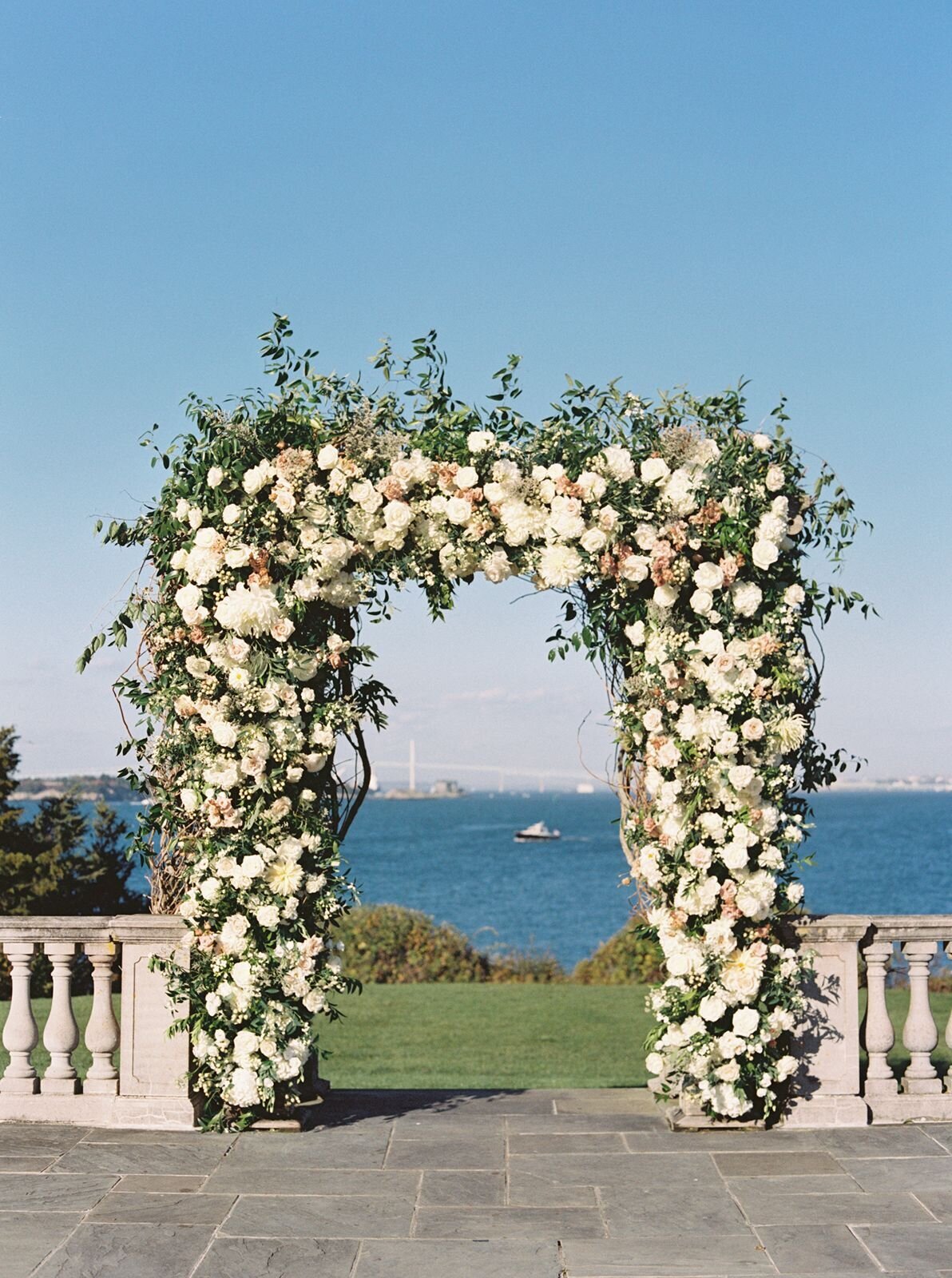 leila-james-events-newport-rhode-island-luxury-wedding-planner-castle-hill-inn-venue-jillian-knight-wedding-photographer-5.Ceremony-4 copy