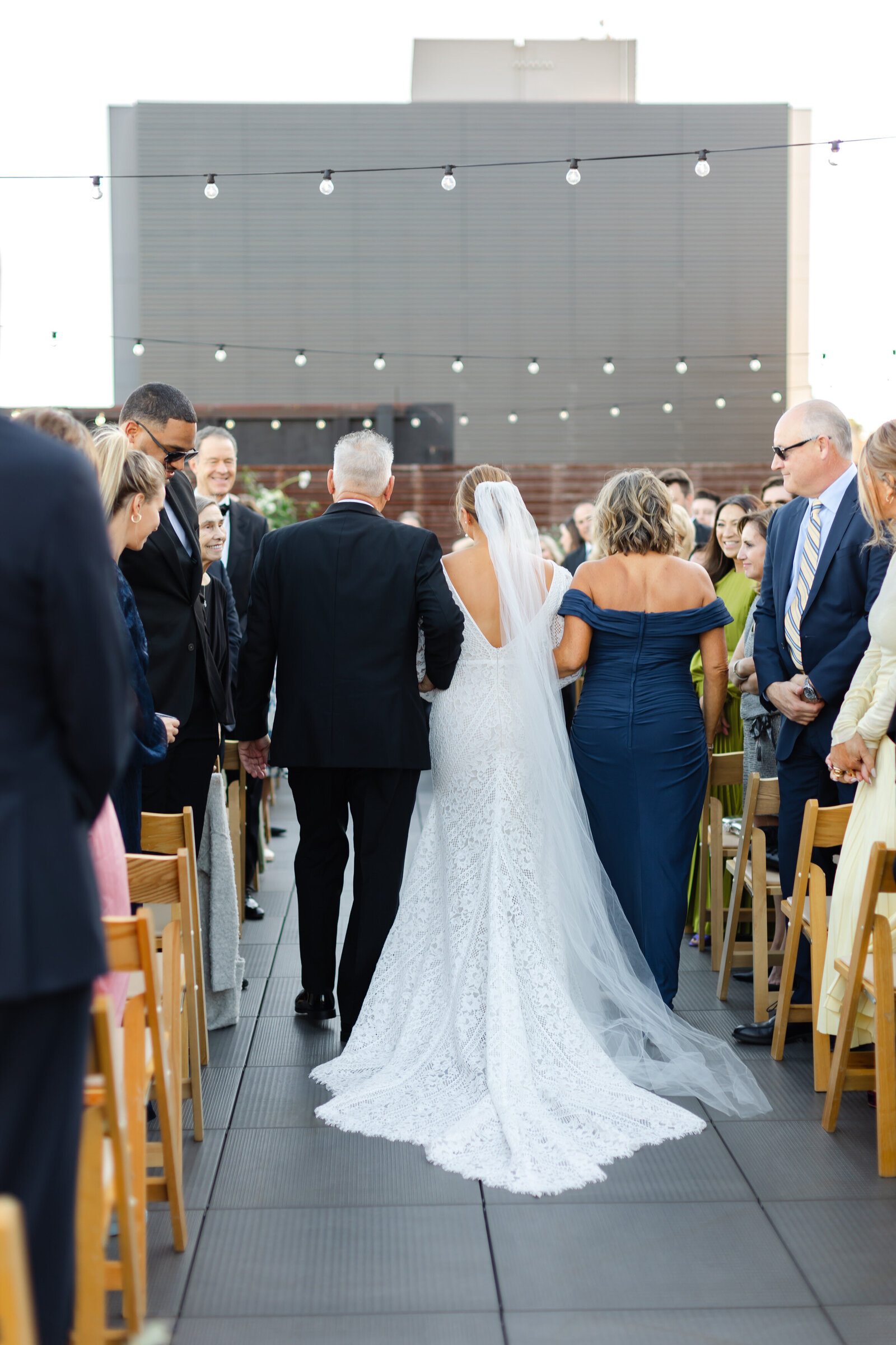 Black-white-green-modern-wedding-79