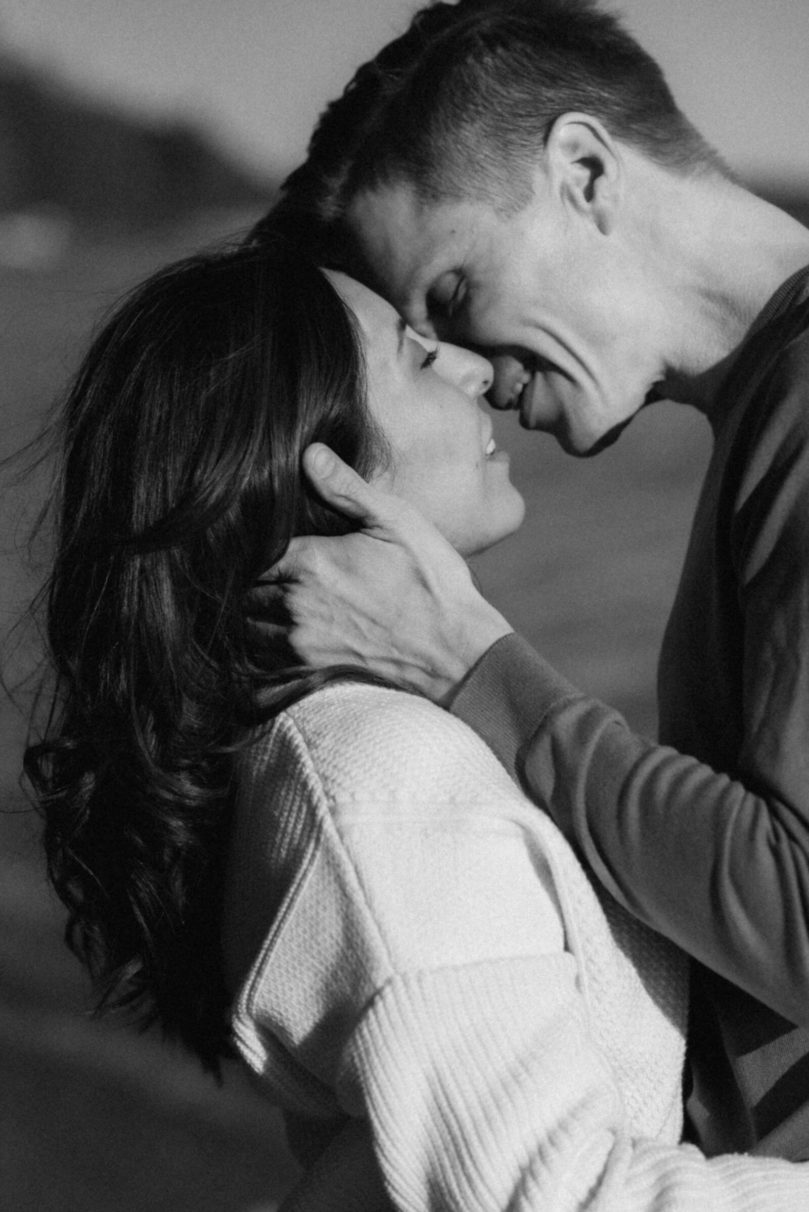 Couple on a beach on a photography session with photographer Hannika Gabrielsson