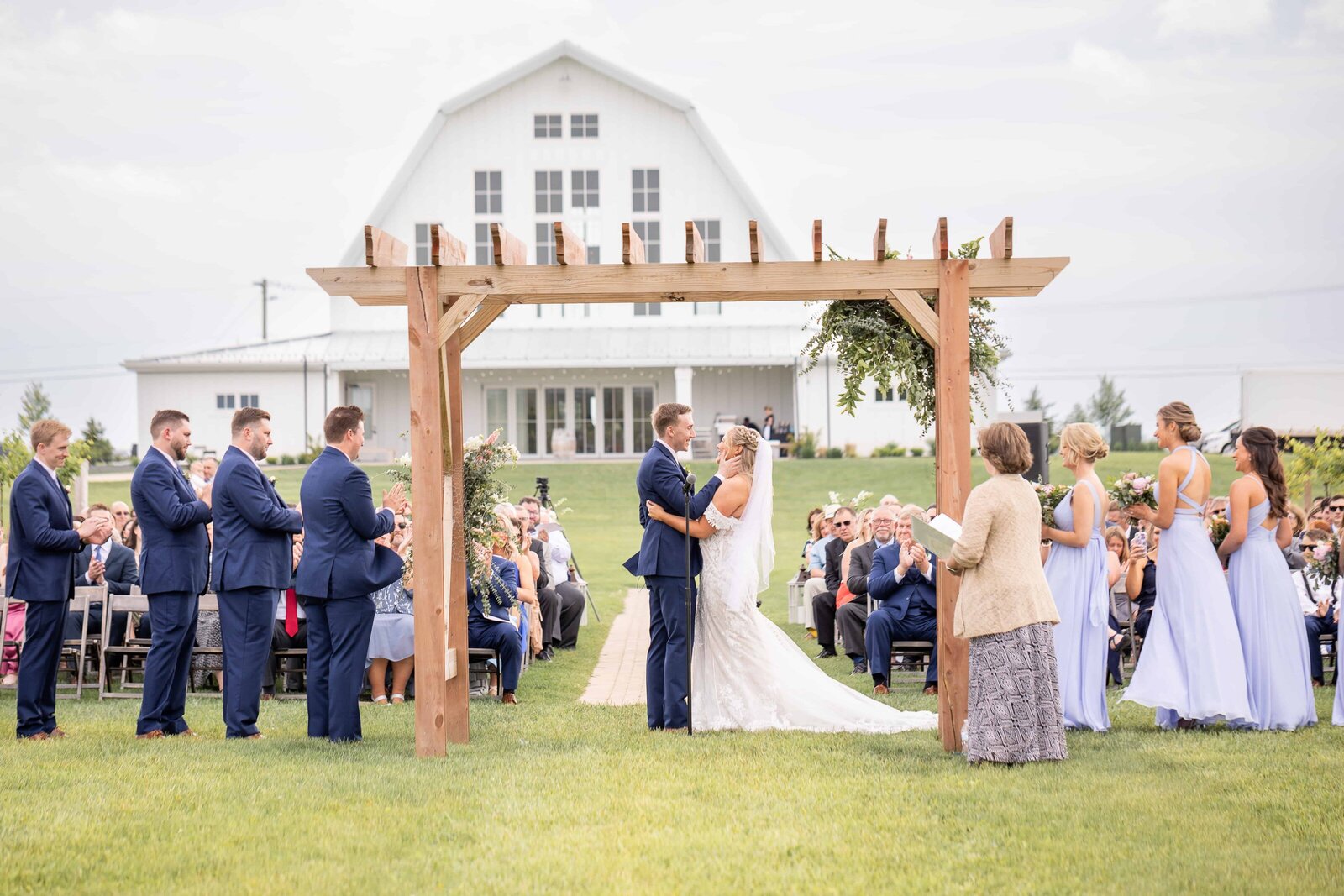 Luxury-Wedding-at-Providence-Vineyard-in-Hebron-Illinois-112