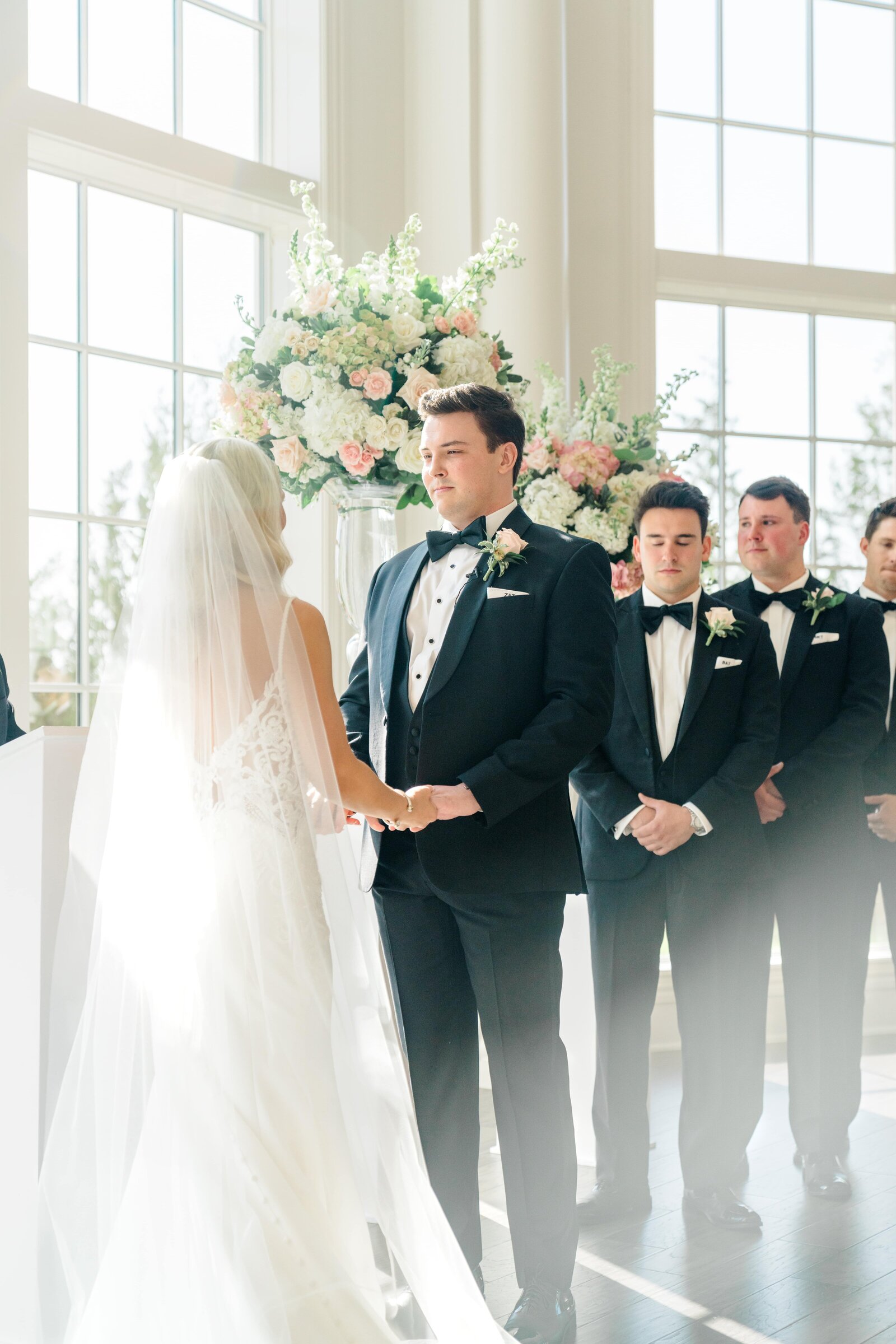 0424_LorenZachWedding_AmberWatkins_0552-min