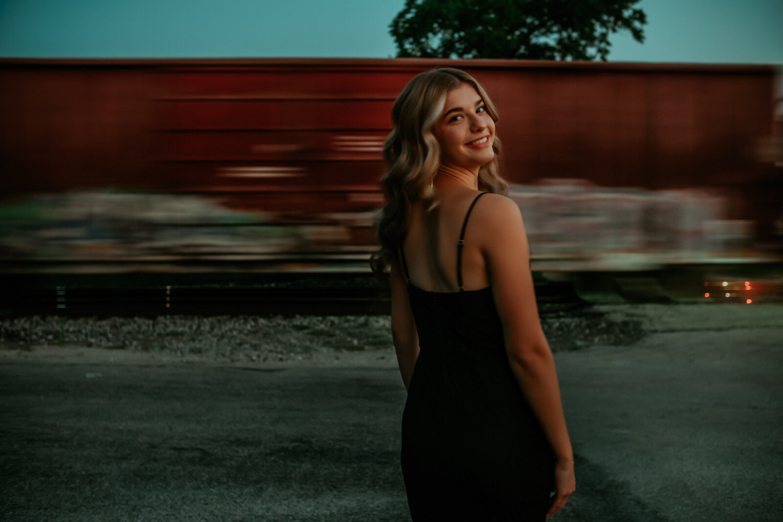 senior-photos-effingham-illinois-city-night-friends-01