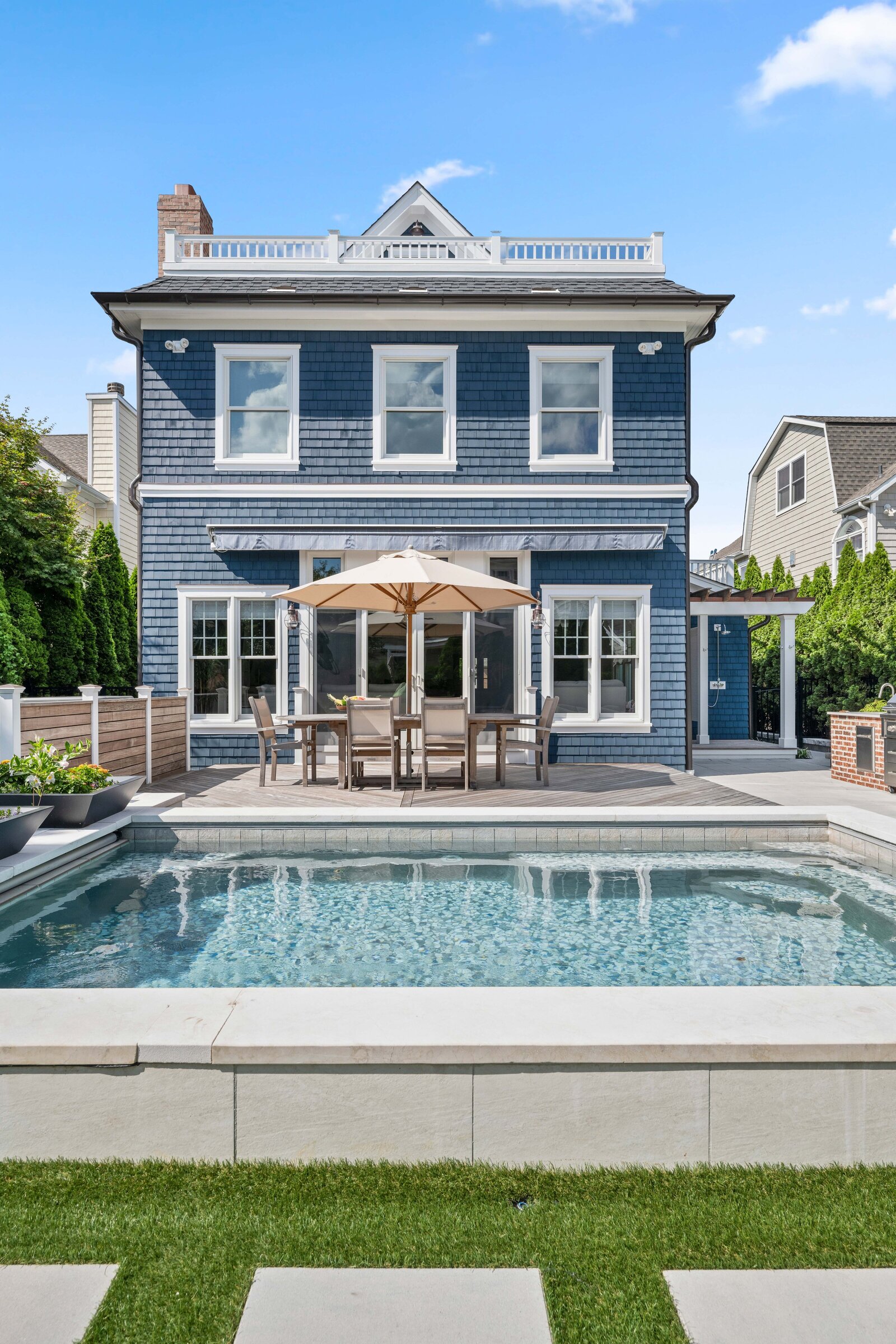 ToriSikkemaPhotography_RDA_LMInteriors_SpringLake_Outdoor-13sm
