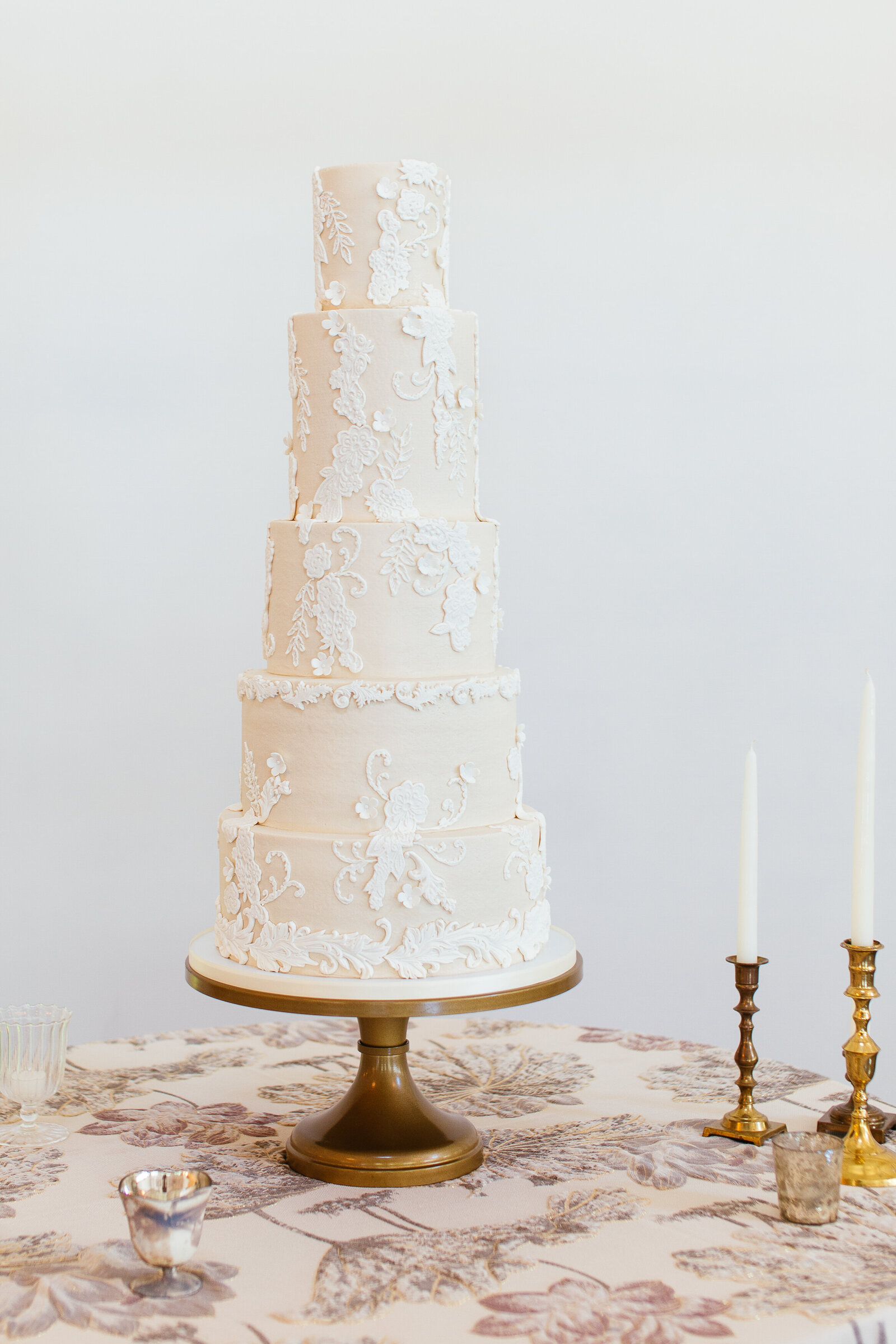 Modern-Wedding-Cake-Ashley-Cakes-5