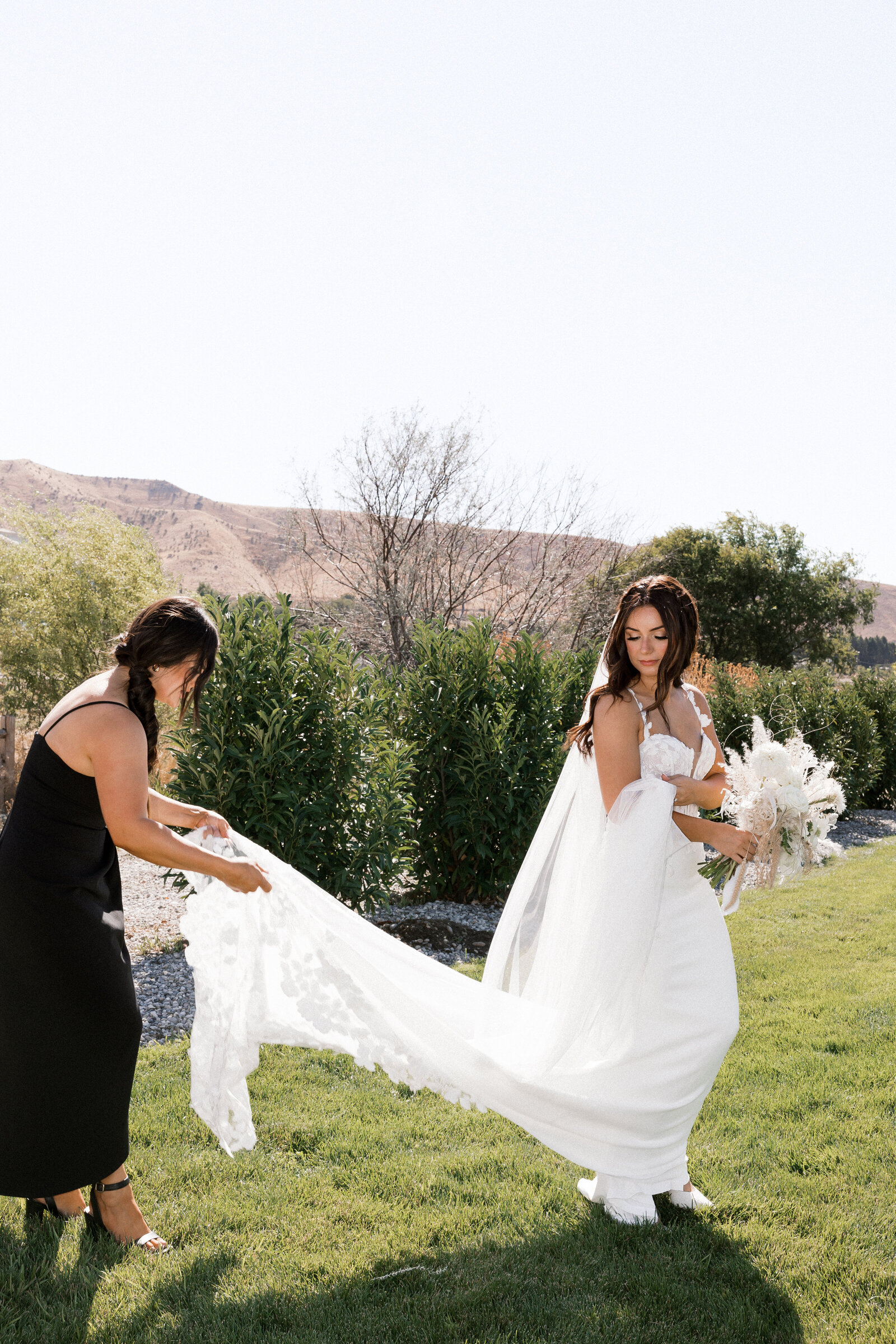 september-wedding-emmett-idaho-autumn-summer-black-tie-kayla-lucio-photo-castaneda-Sydney-getting-ready-76