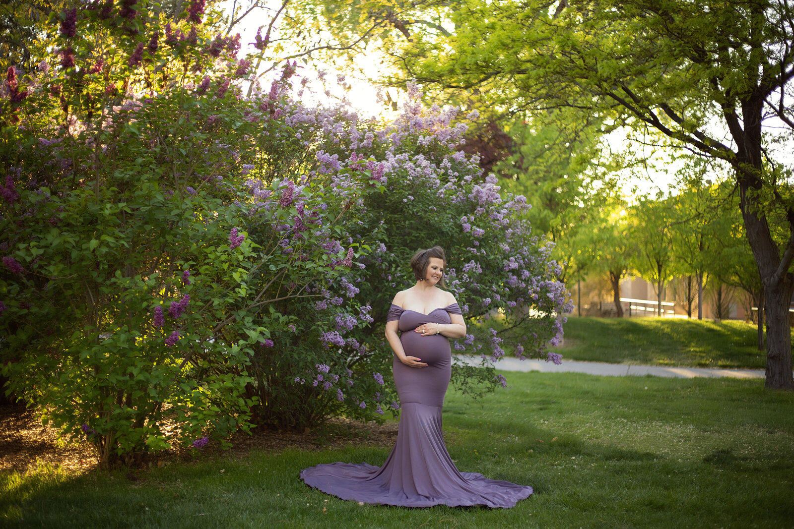 Spring-maternty-session-lilacs-and-a-purple-dress