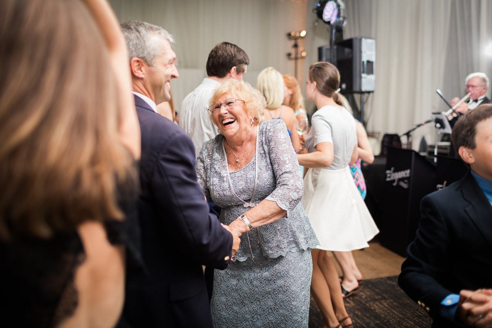 i-charlottesville-winery-wedding_1843