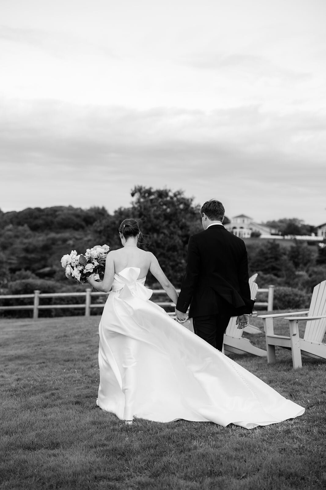 leila-james-events-newport-rhode-island-luxury-wedding-planner-castle-hill-inn-venue-erin-mcginn-wedding-photographer-bright-florals-CH0461 copy