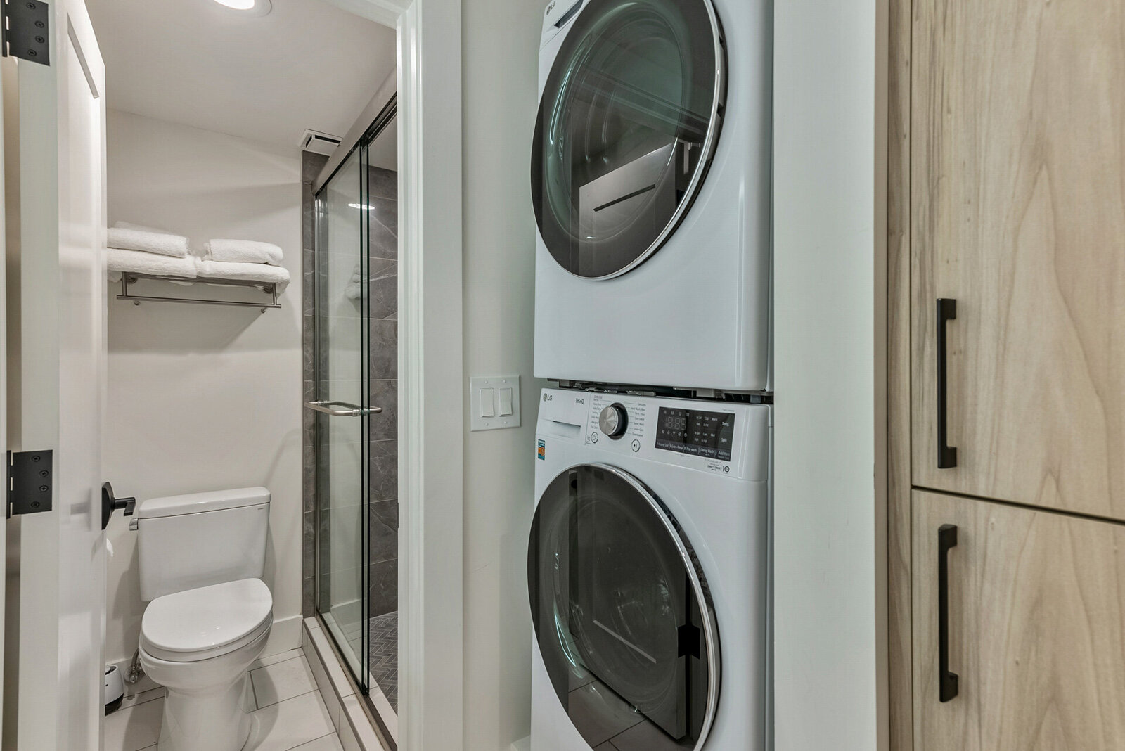 Vacation-Home-Interior-Designer-Chalet-and-Co-laundry-room
