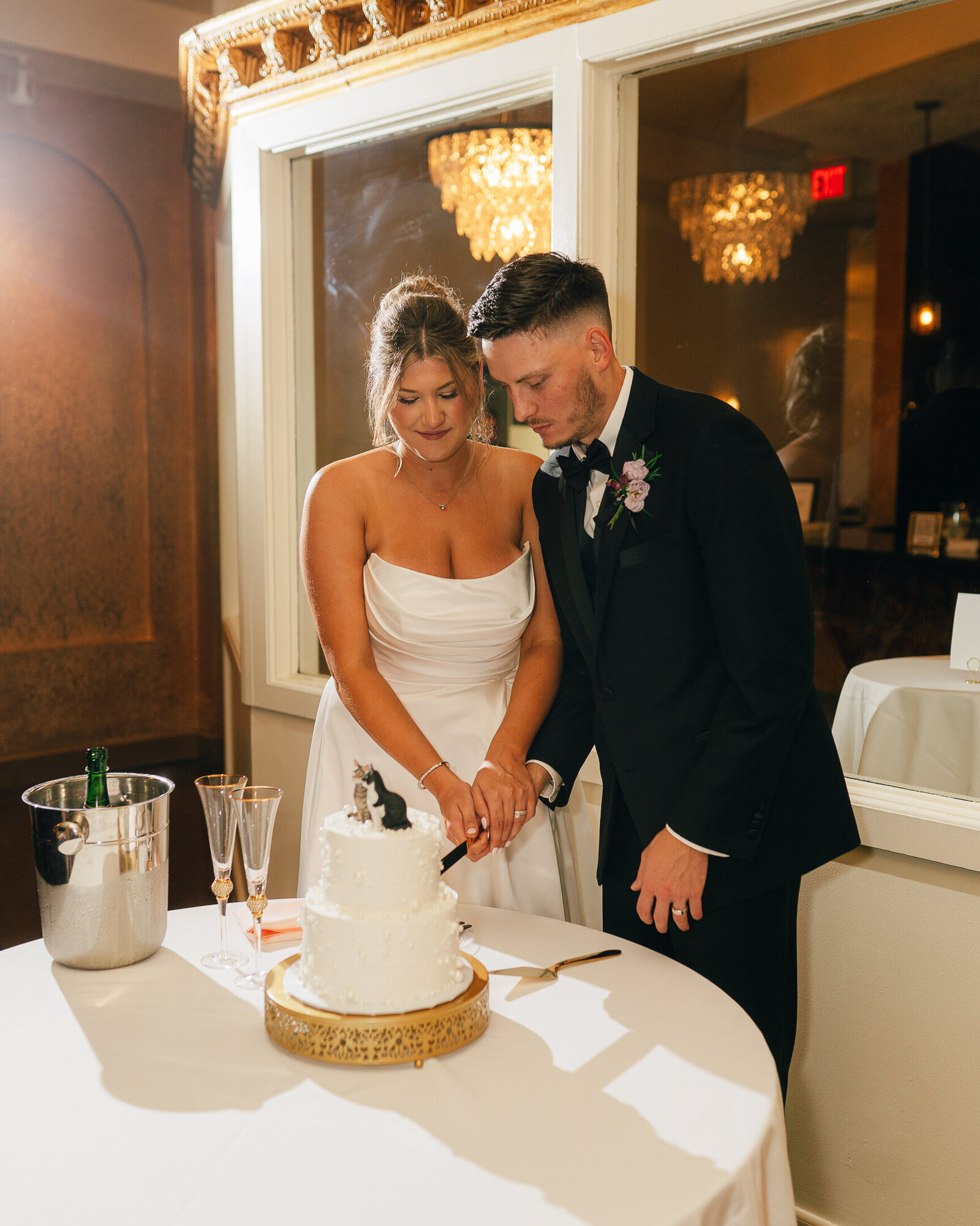 Corby Intercontinental Hotel Kansas City Wedding Plaza-209