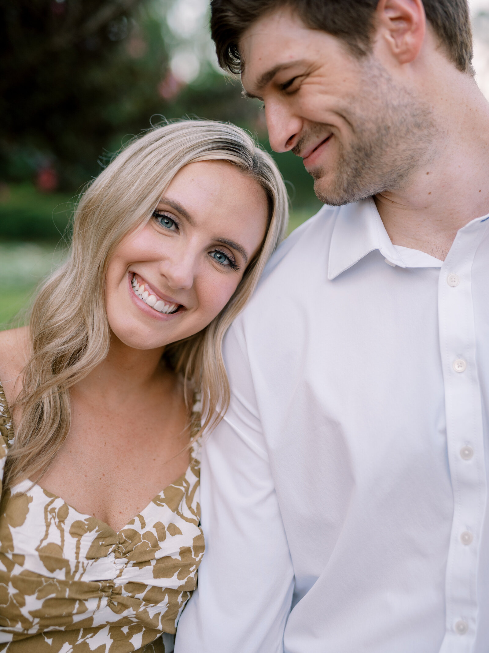 colorful-spring-engagement-session