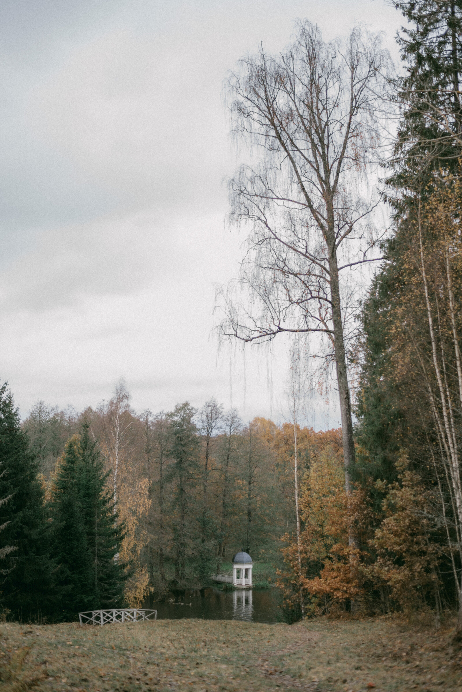 Syksyinen Mustion linnan puisto valokuvaaja Hannika Gabrielssonin ottamassa valokuvassa