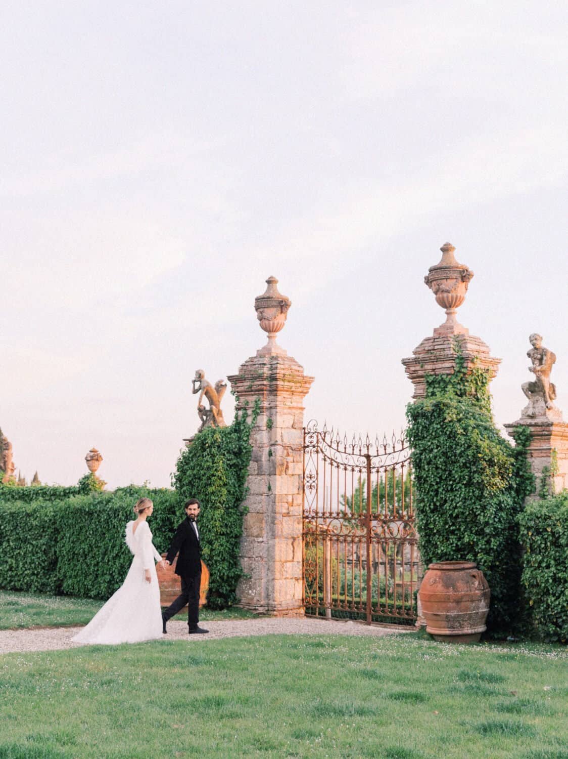Villa-di-Geggiano-wedding-editorial-Tuscany-Italy135-Palazzo-Eventi-by-Julia-Kaptelova-Photography-014
