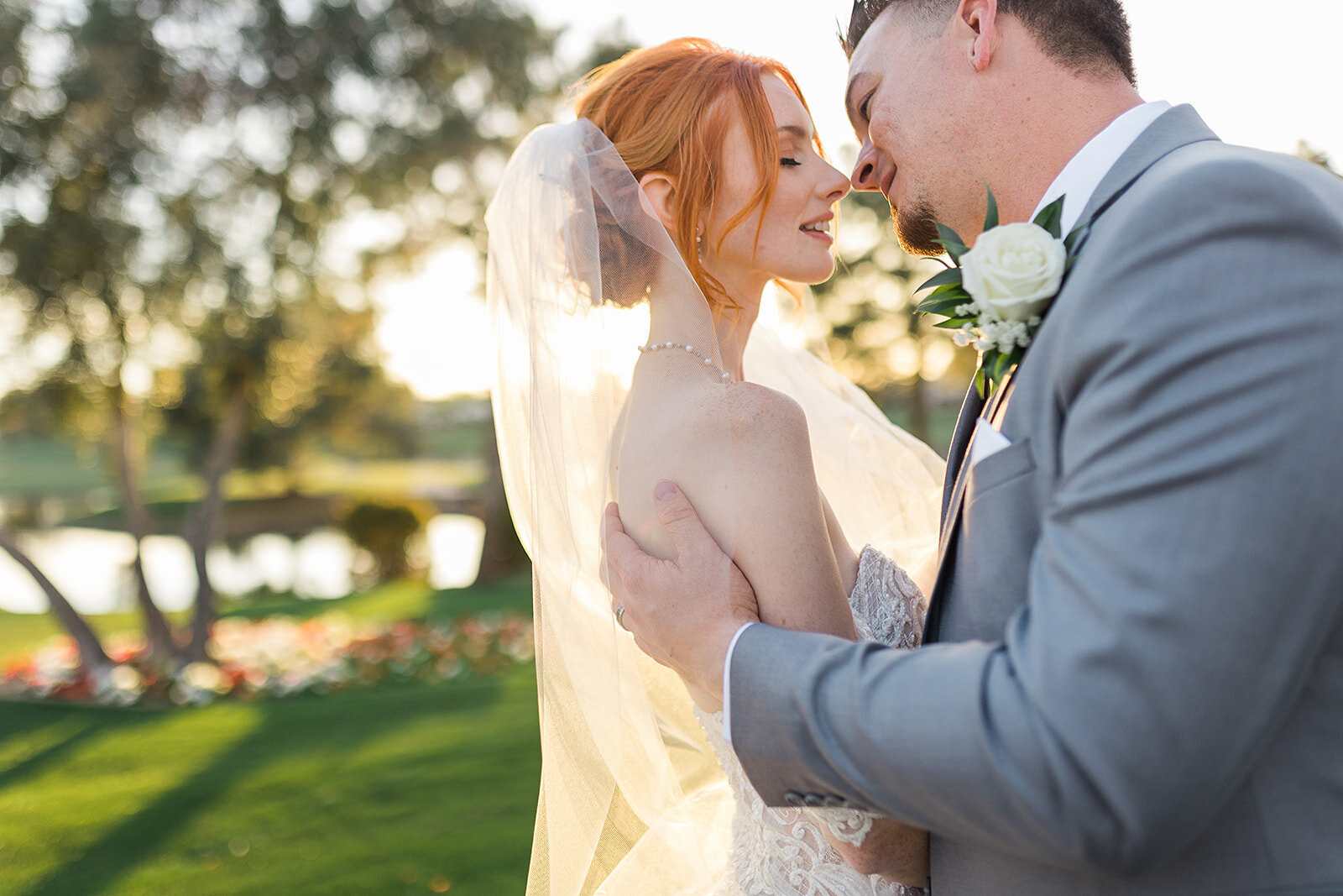 phoenix-wedding-photographer-bride-and-groom-embrace