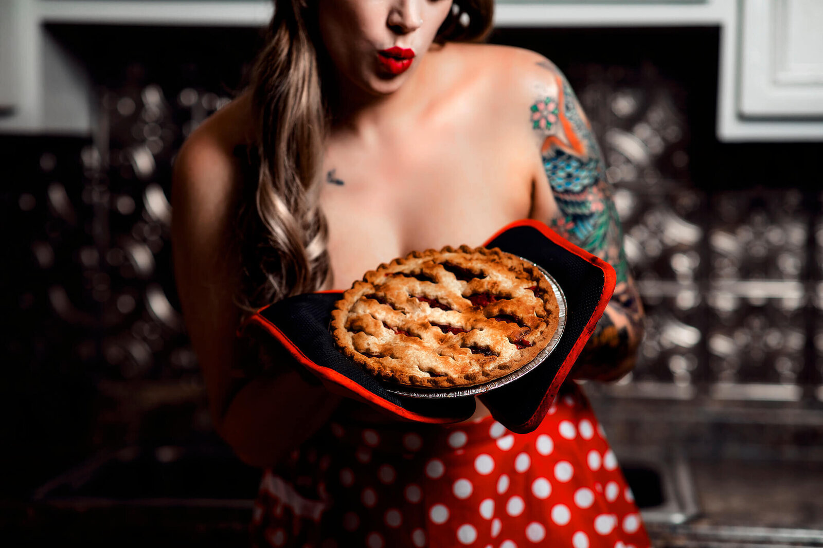 Katharina Held Photography, Bloomintgon, IL, Boudoir, pinup, polka dots, pie