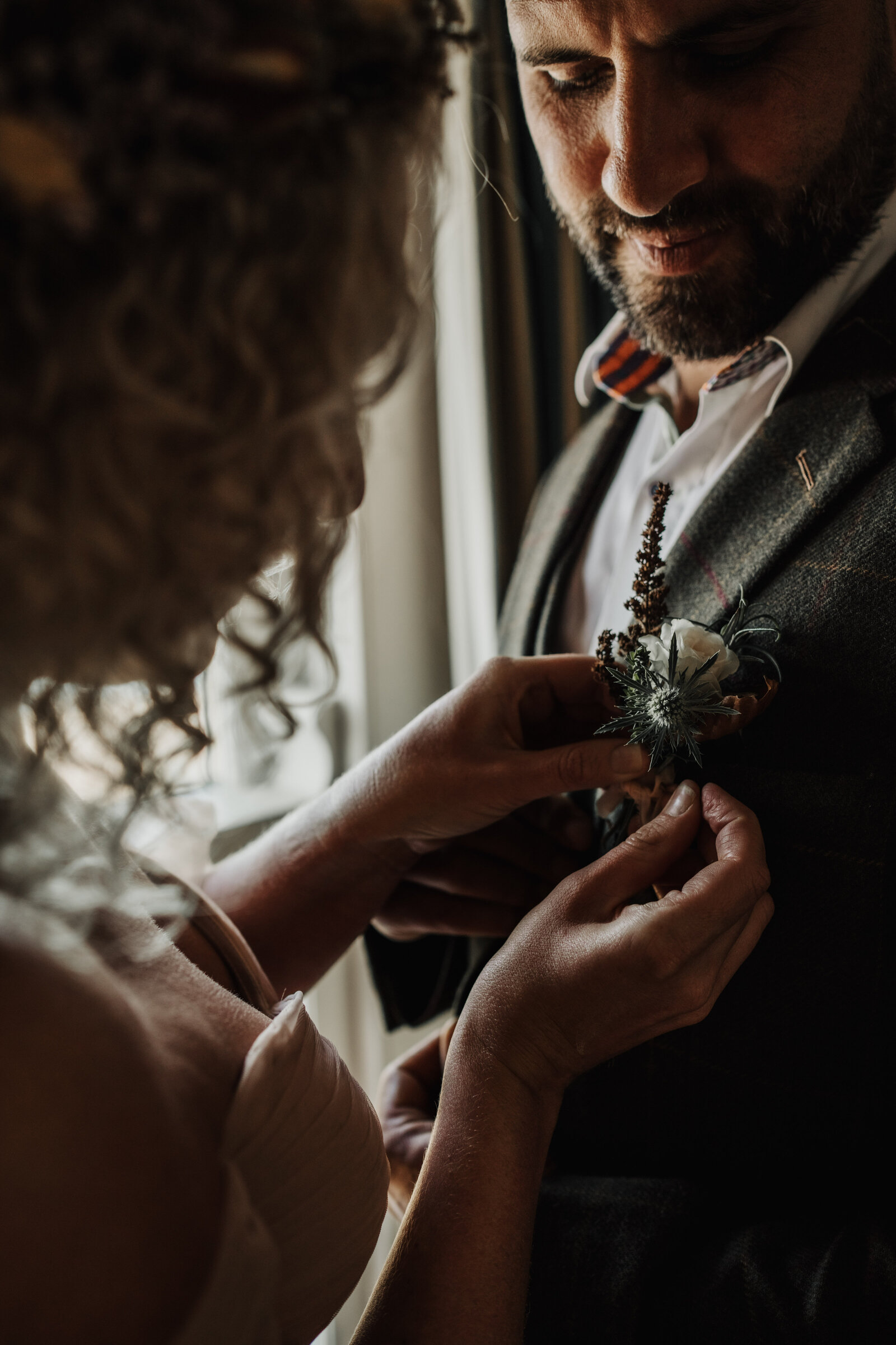 carrick-a-rede-rope-bridge-wedding-00764-21