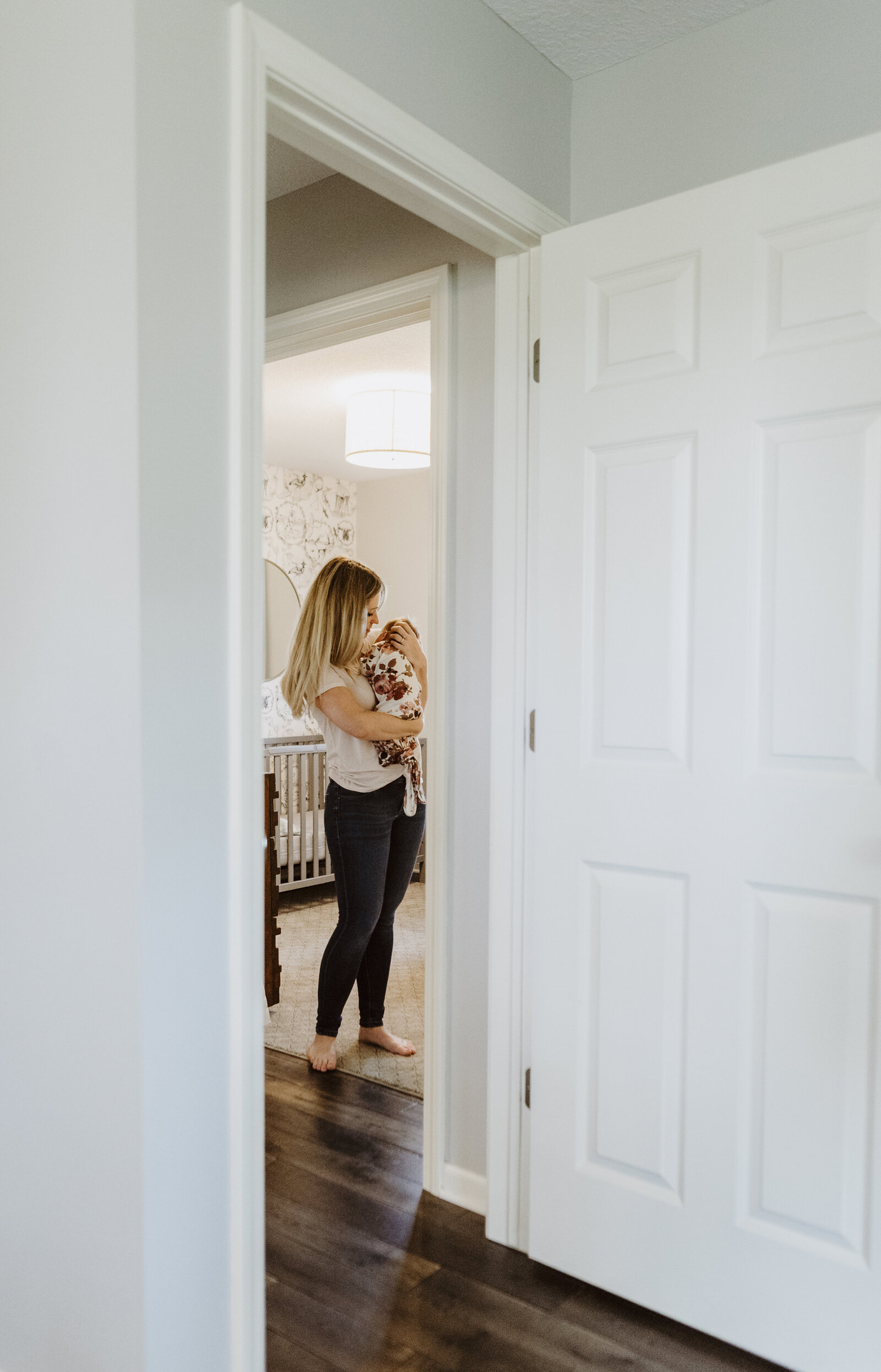 Start with comfortable beginnings in the Twin Cities. Shannon Kathleen Photography creates an atmosphere of bliss for newborns in St. Paul or Minneapolis homes. Book today