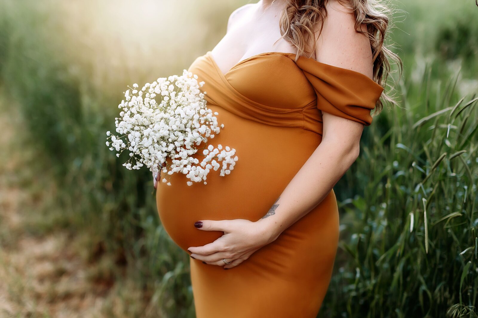 pregnant bump wth flowers during summer photos