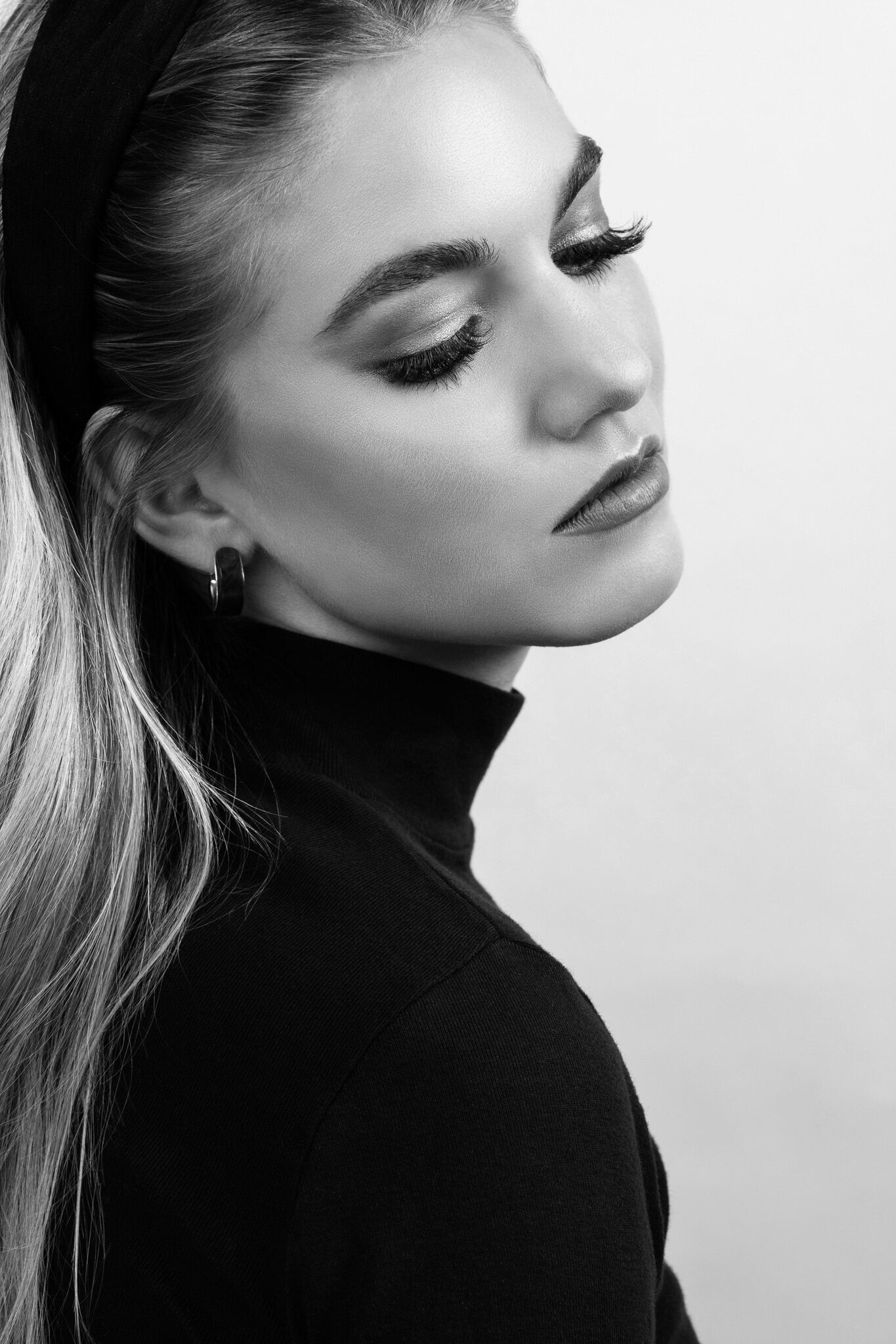 Sarah Schöb_Makeup_Artist_Schweiz_Styling_Ostschweiz_Hochzeitsmakeup_Hochzeitsfrisur_Mobile_Visagistin_modernes_Styling1_2048px