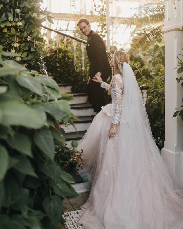 Felix-and-Marzia-wedding-dress-by-JoanneFlemingDesign-JessicaKobeissiPhoto (3)