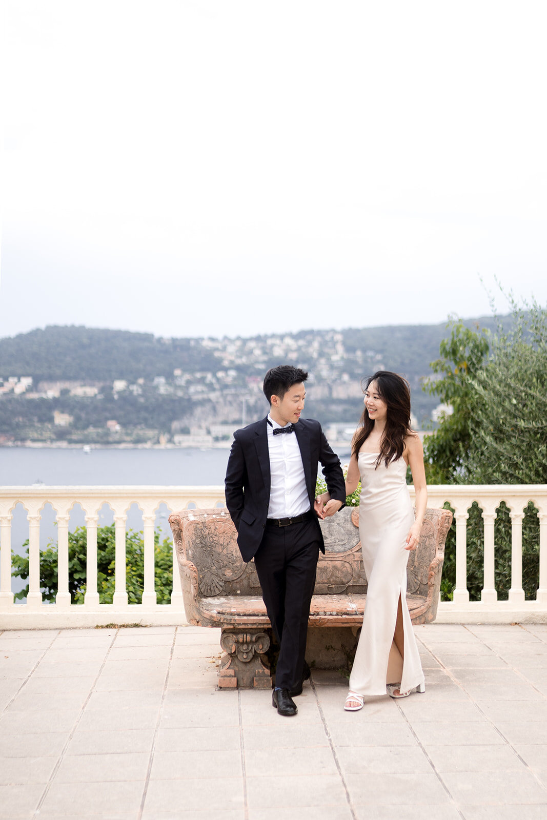 couple-photoshoot-in-villa-ephrussi-saint-jean-cap-ferrat-temple-of-love-mariage-proposal-best view-for-proposal (4)