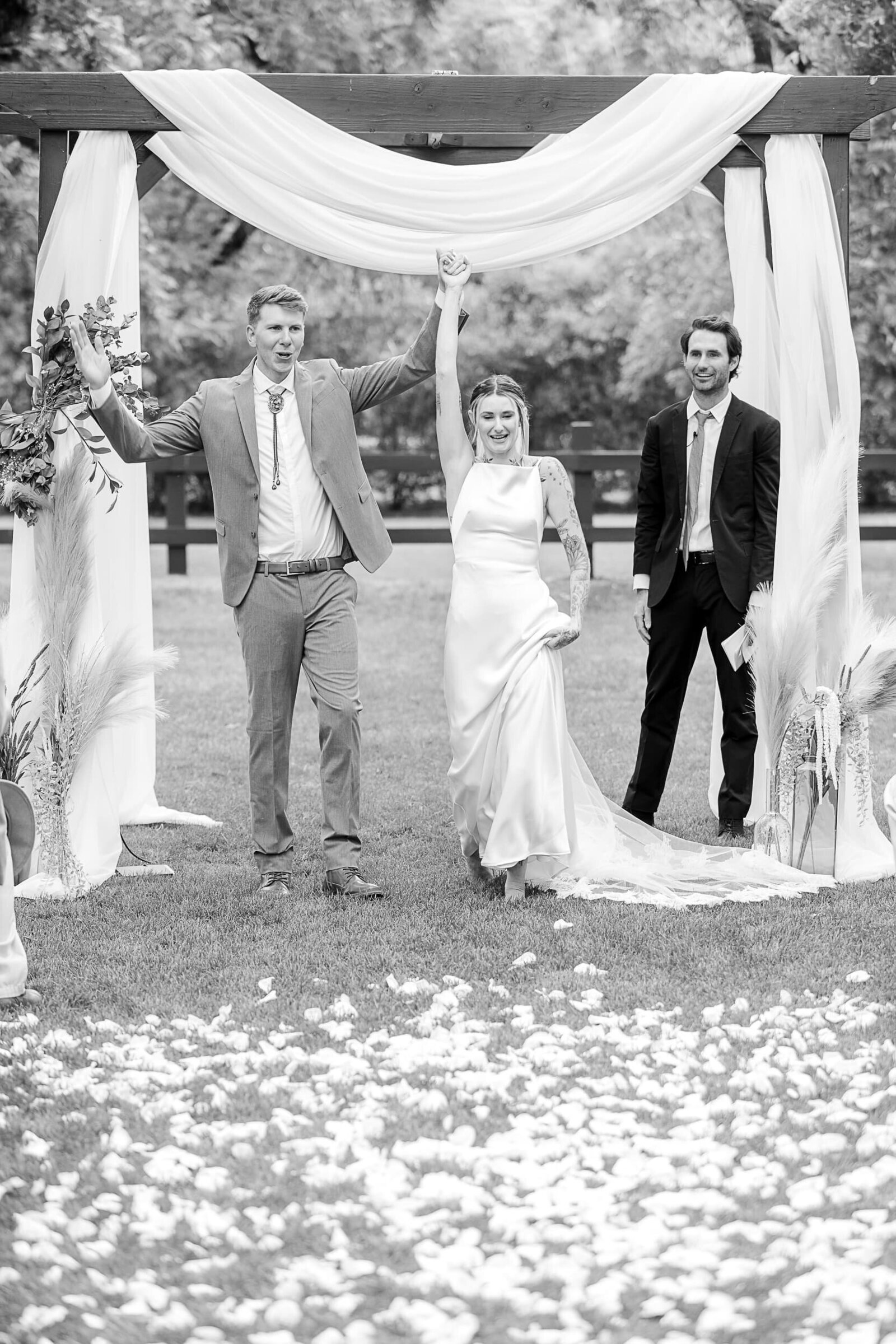 Phoenix-Wedding-Photographer-and-Videographer-Venue-at-the-Grove-IngWed-1105