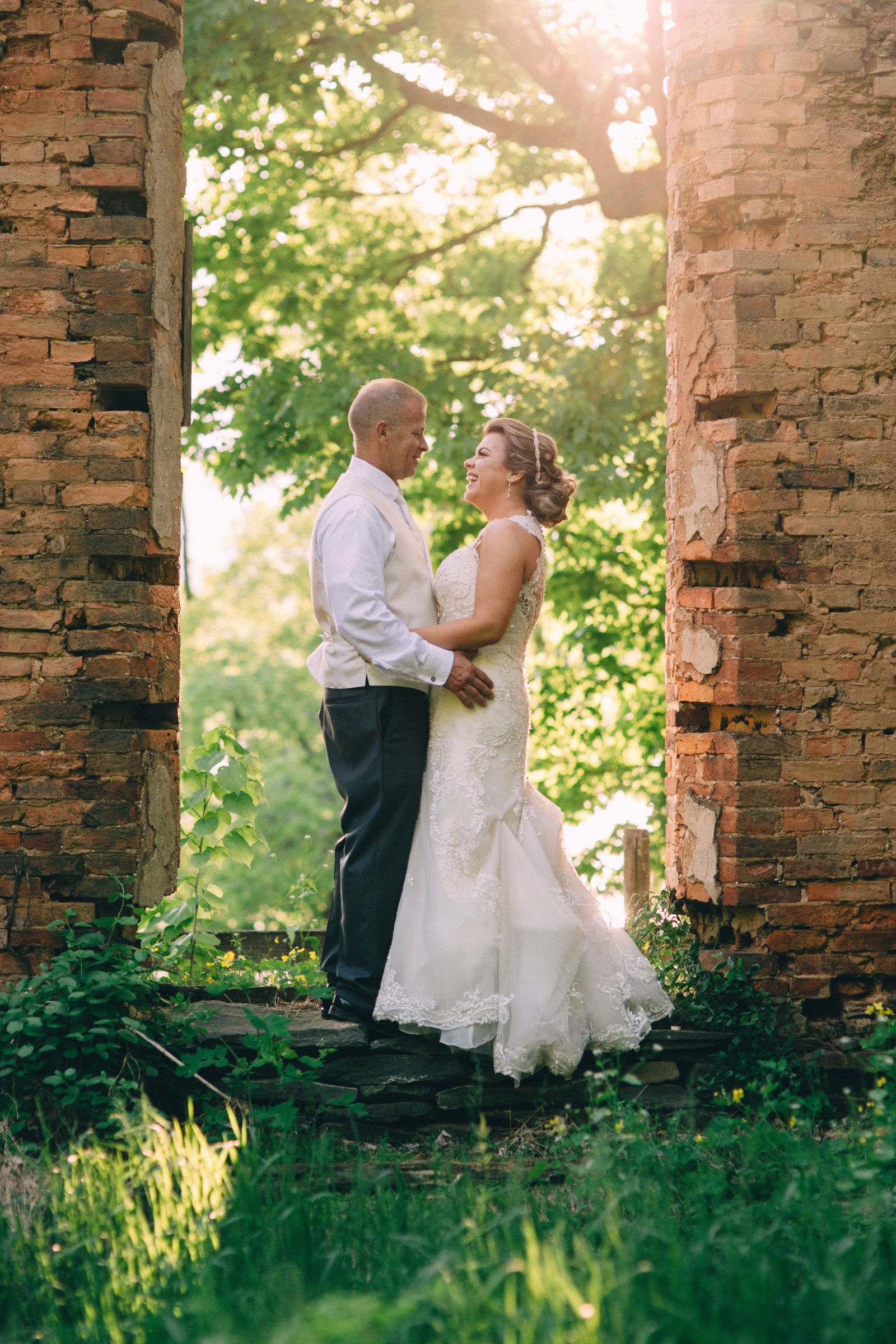 bride and groom portraits at clermont state park ruins