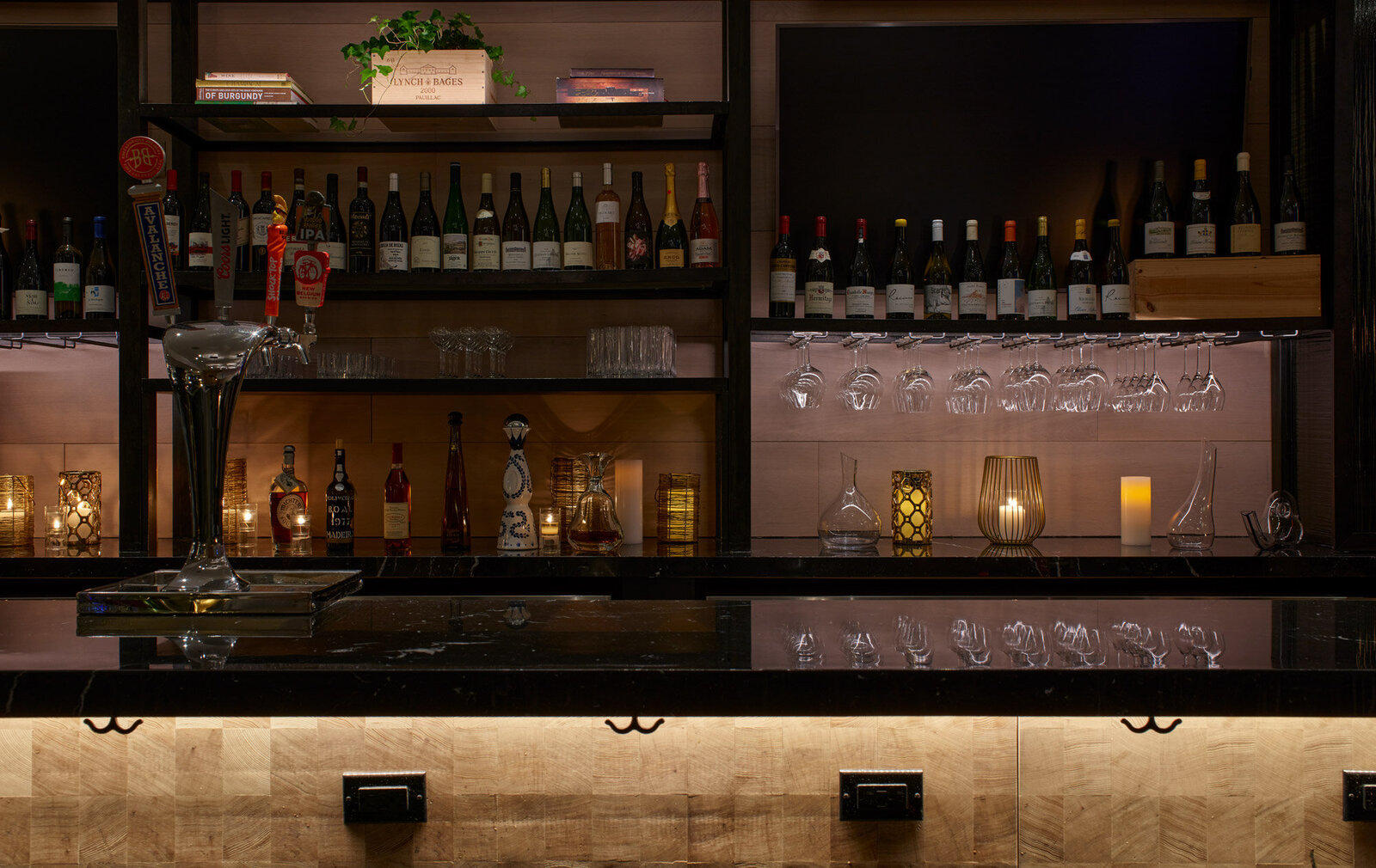 littlenell_winebar_bar_37240