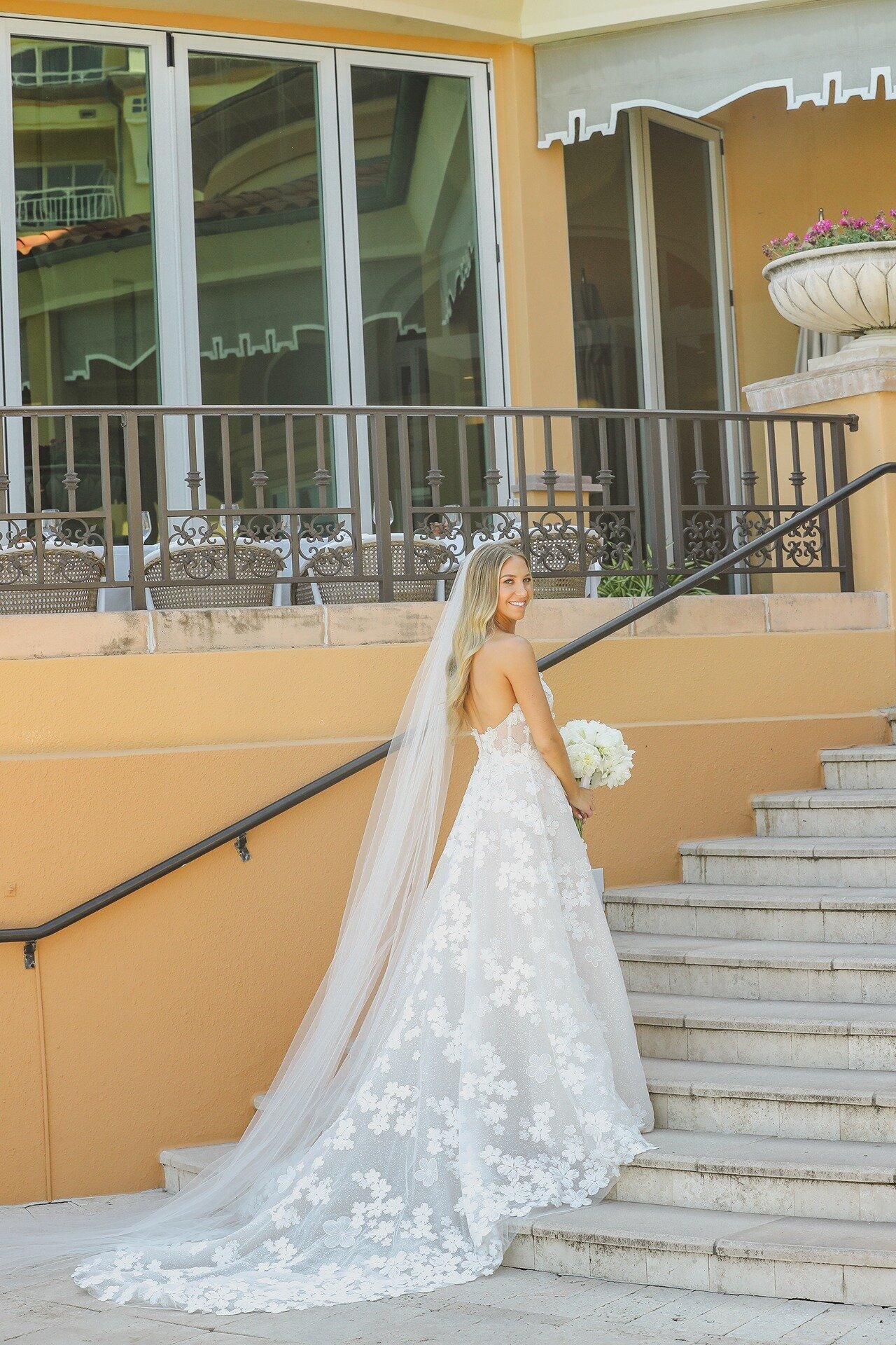 bride-the-eau-stairs
