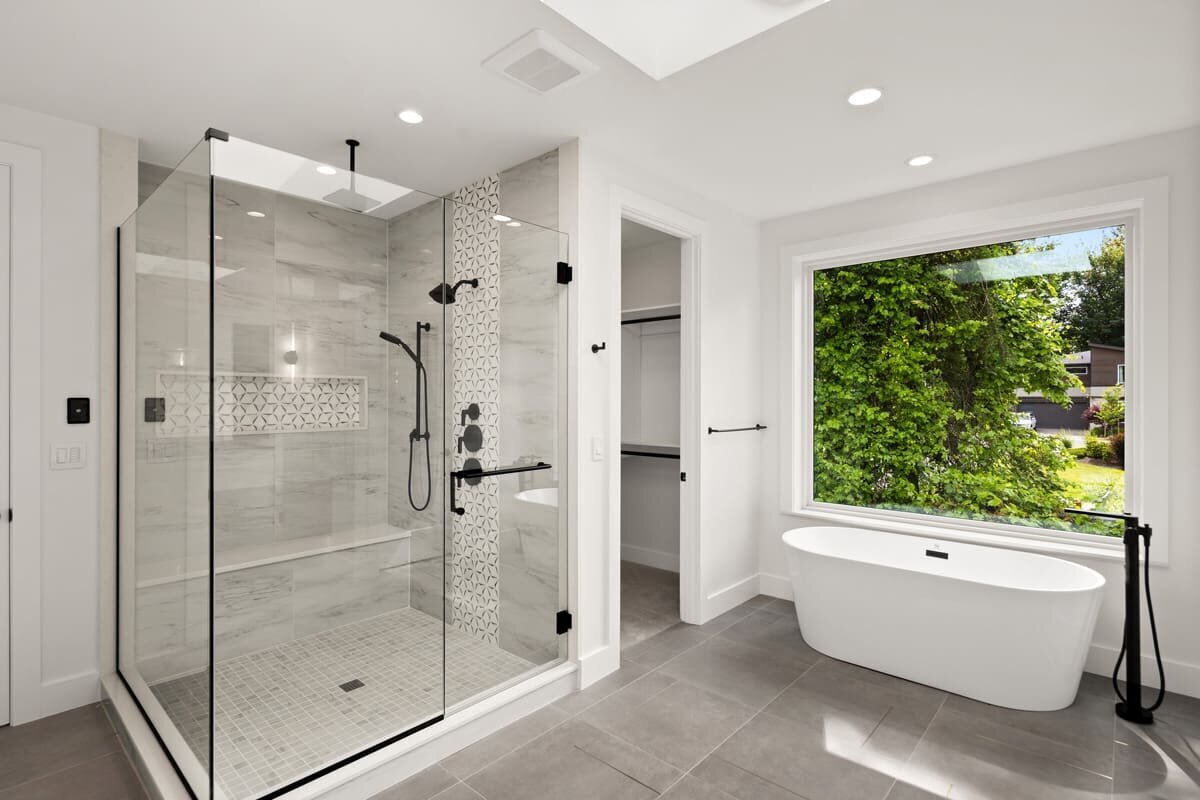 Livingston-Custom-Homes-West-Kelowna-Spec-Build-Shower-Tub