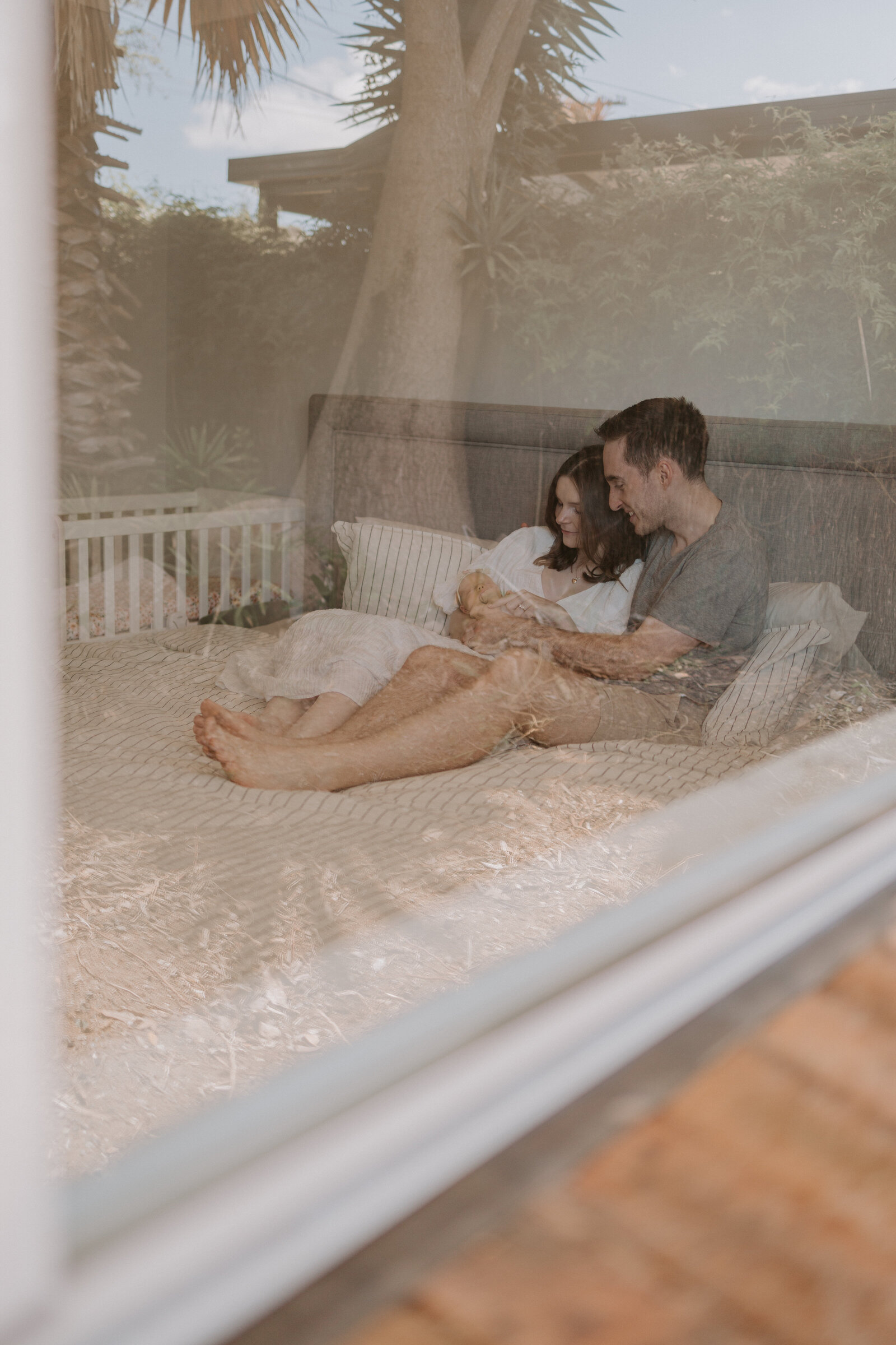 family-cuddles-newborn-session-hawkesbury