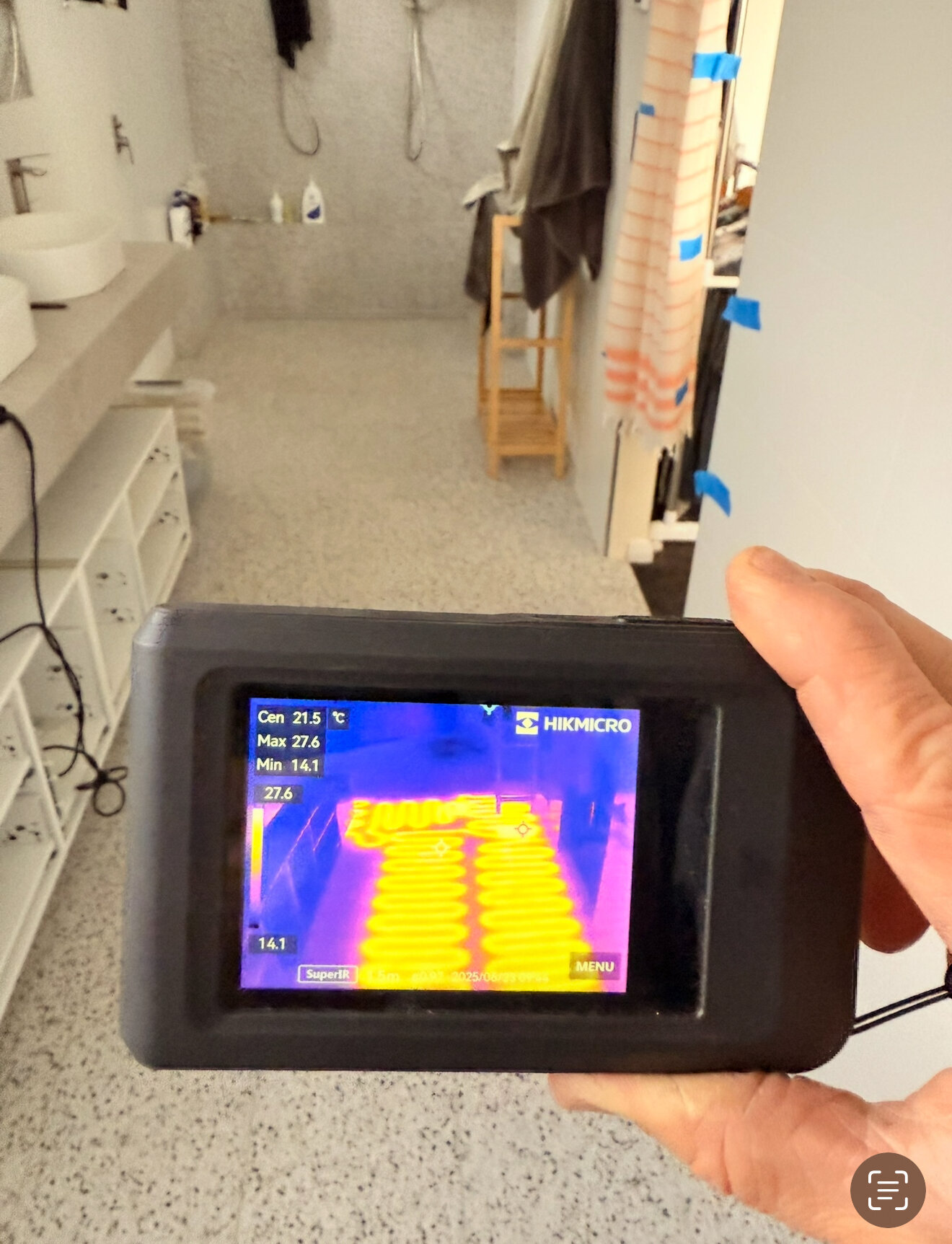 Thermal image showing underfloor heating installed by Captis Creations in Perth bathroom