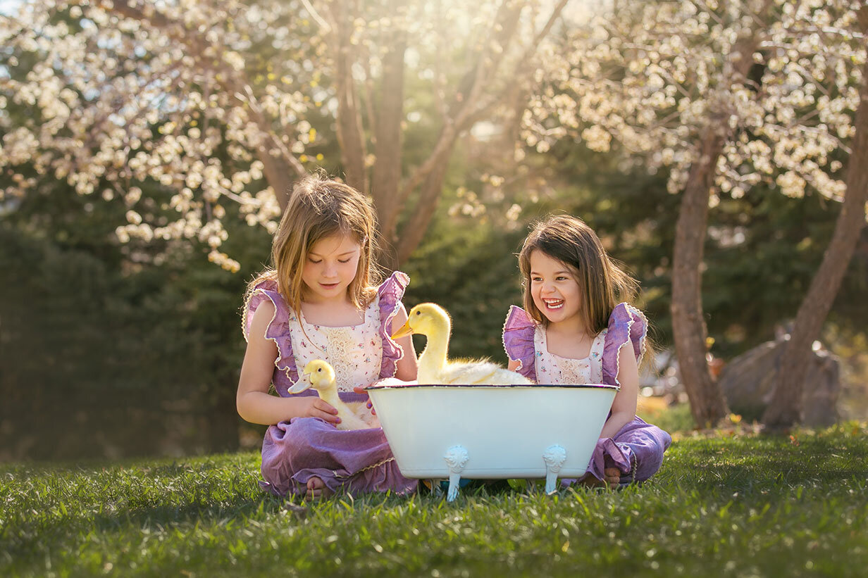 peking-duck-duckling-pet-photographer-bath-spring-gilrs-sisters-vintage-purple