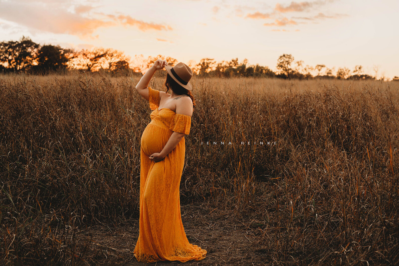 San-Antonio-Boho-Maternity-Field-Photography